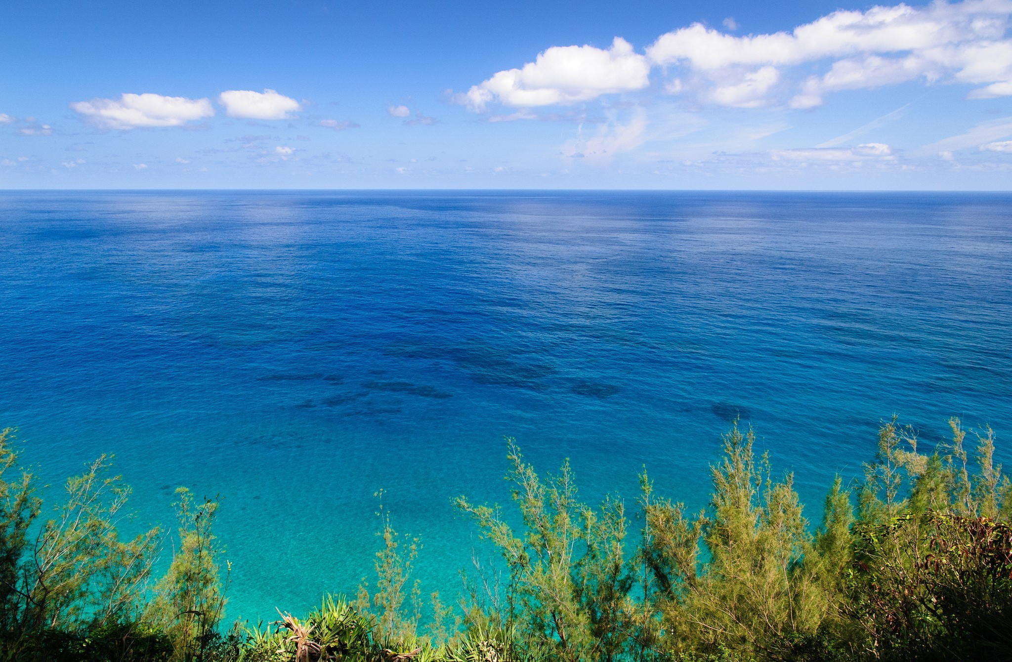 Ocean and sky with clouds from a cliff HD Wallpaper