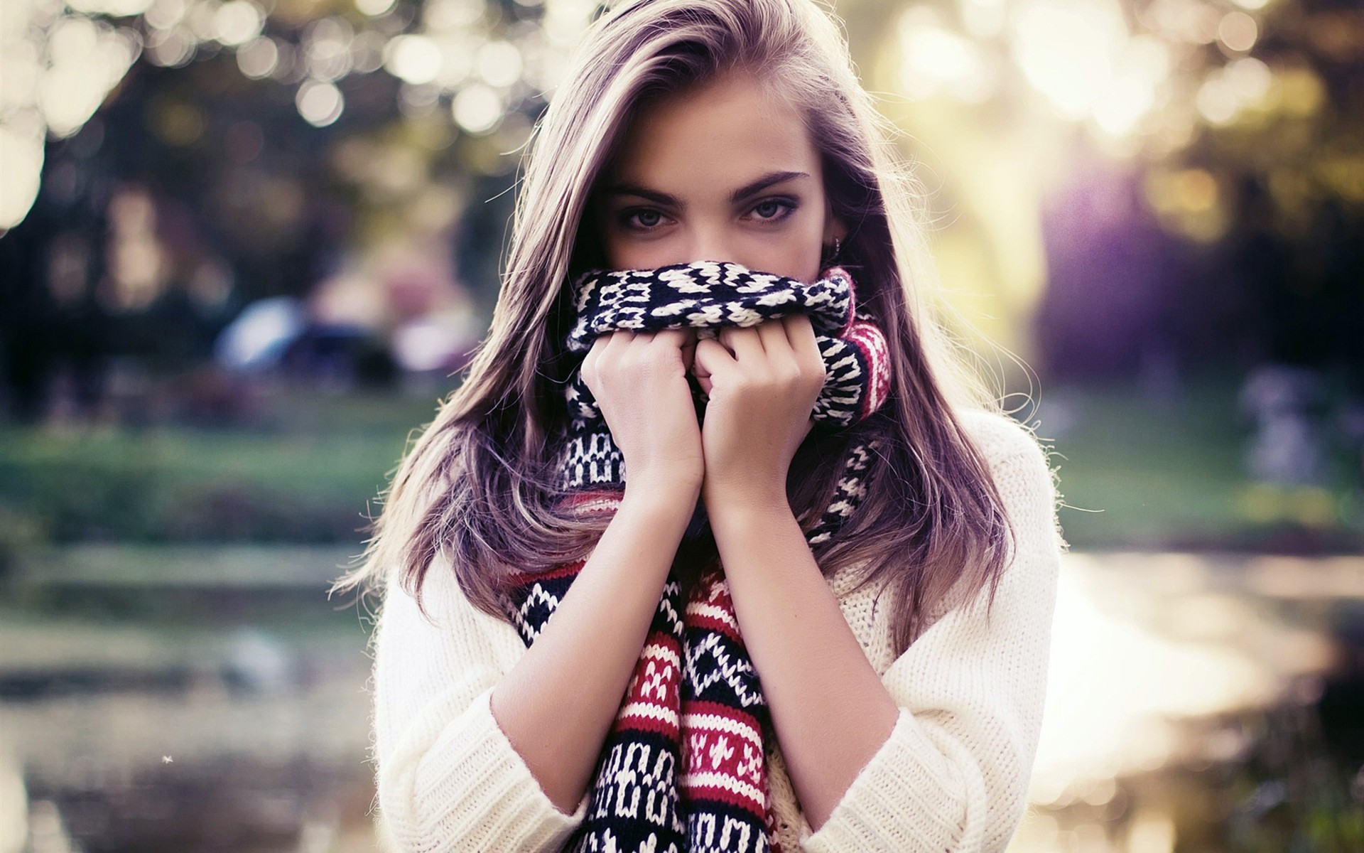 Woman wearing a scarf outdoors HD Wallpaper
