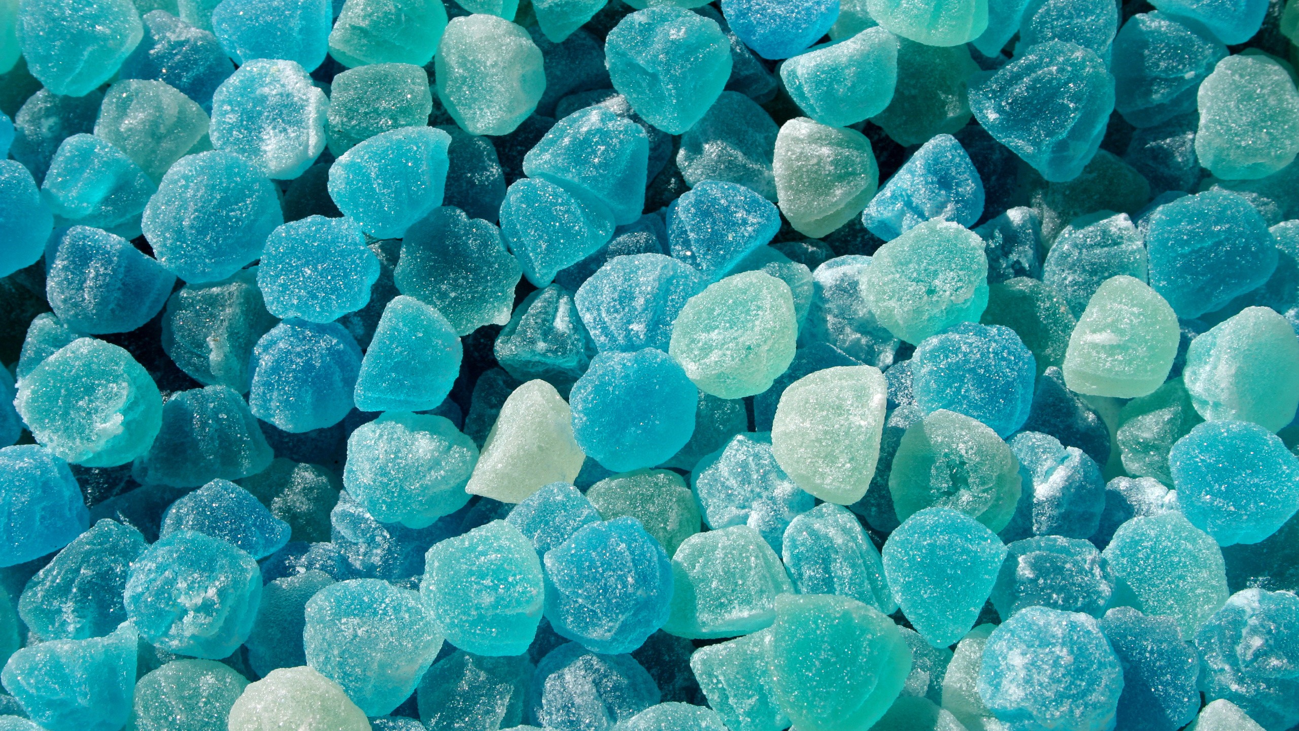 Blue and green gummy candies HD Wallpaper