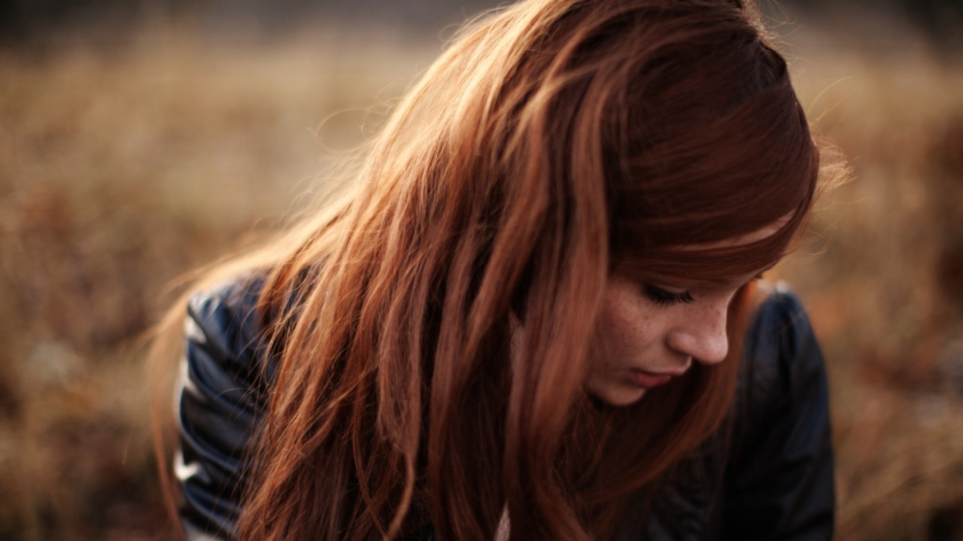 Redhead woman with freckles wearing a leather jacket HD Wallpaper