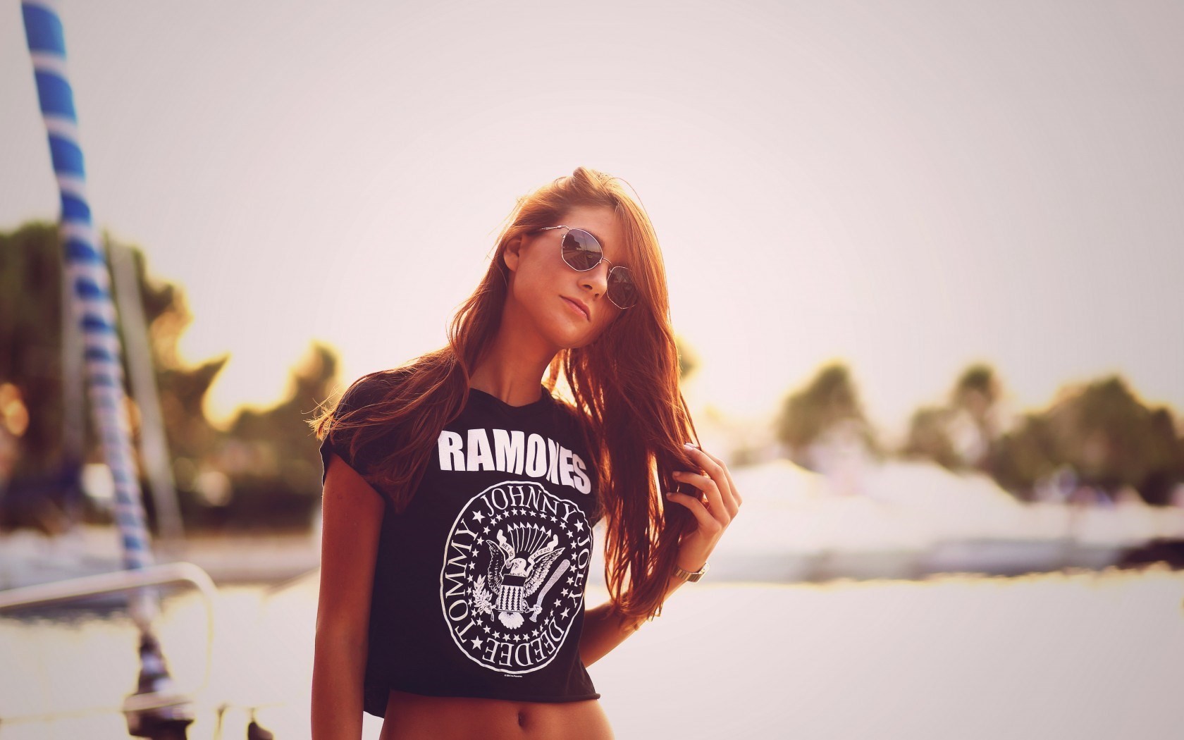 Woman wearing Ramones t-shirt and sunglasses outdoors HD Wallpaper