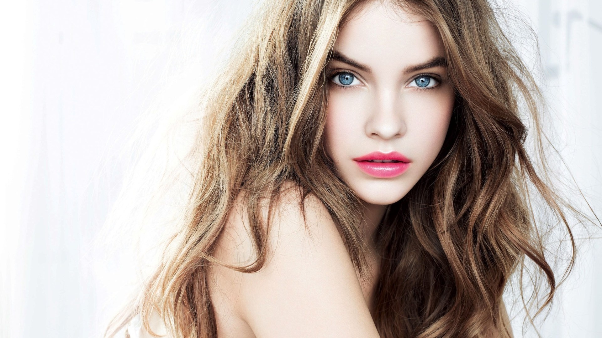 Barbara Palvin with blue eyes and pink lips HD Wallpaper