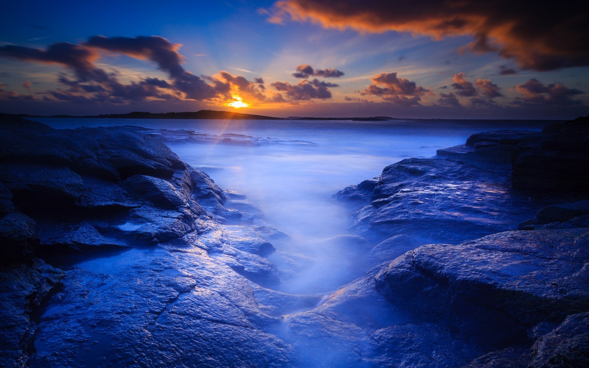 Sunrise over the sea with rocks HD Wallpaper