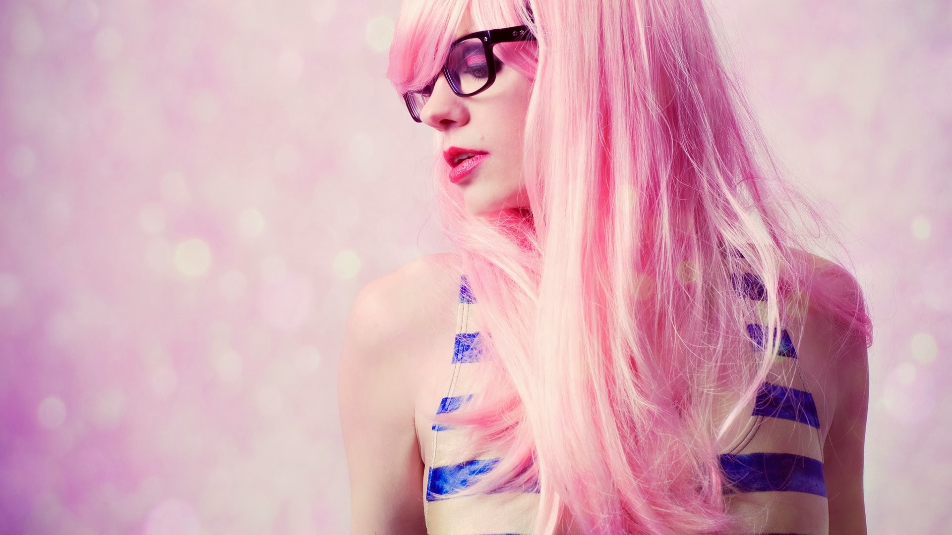 Woman with pink hair and glasses HD Wallpaper