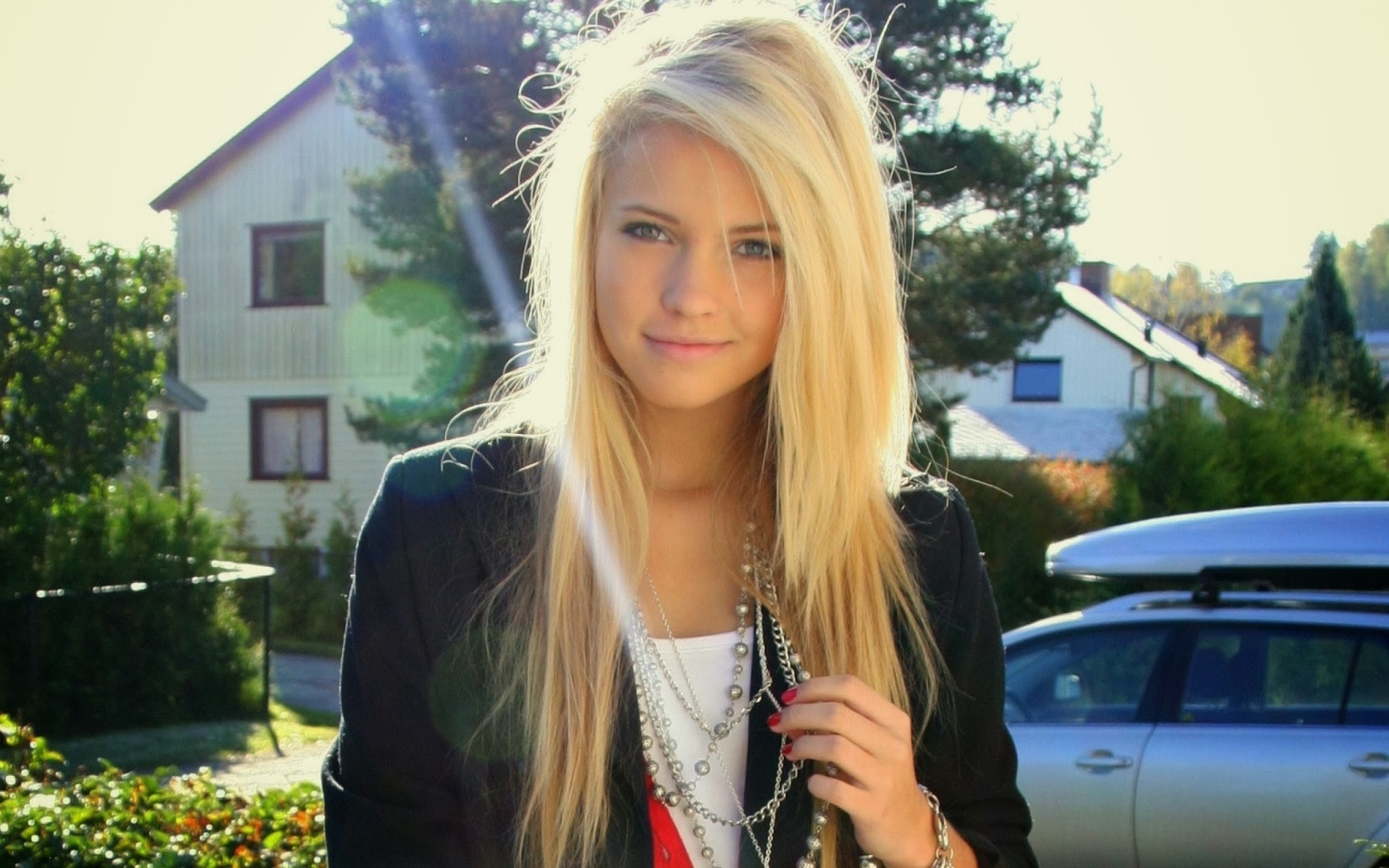 Young woman with blonde hair outdoors HD Wallpaper