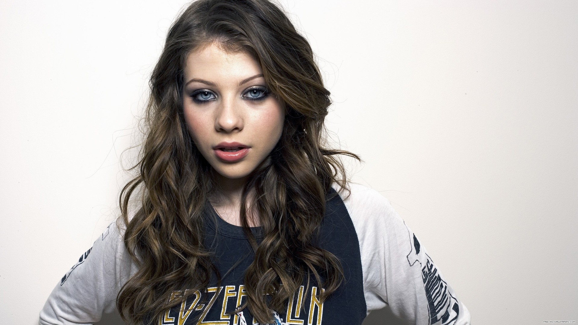 Michelle Trachtenberg portrait HD Wallpaper
