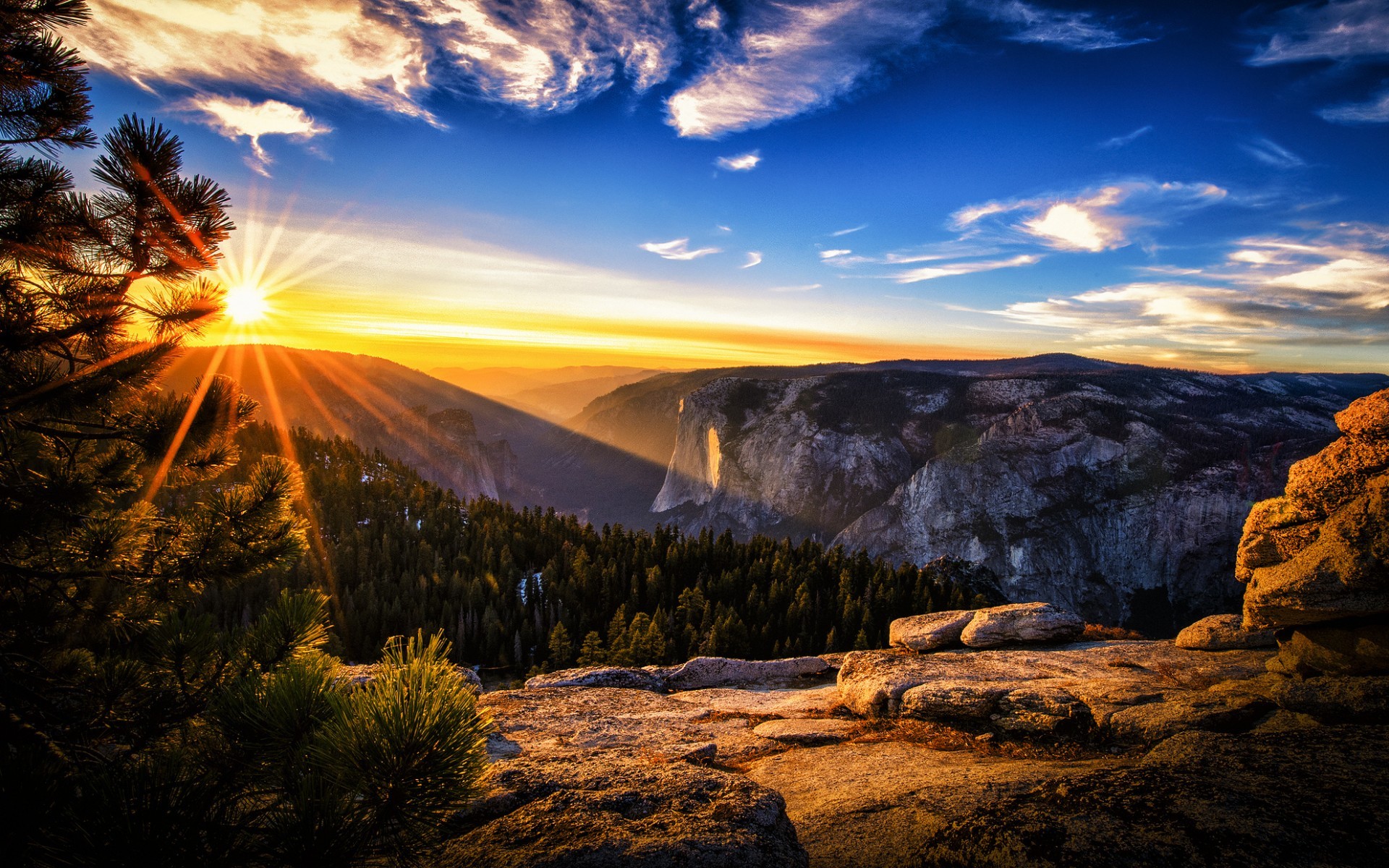 Sunset over Yosemite Valley mountains HD Wallpaper