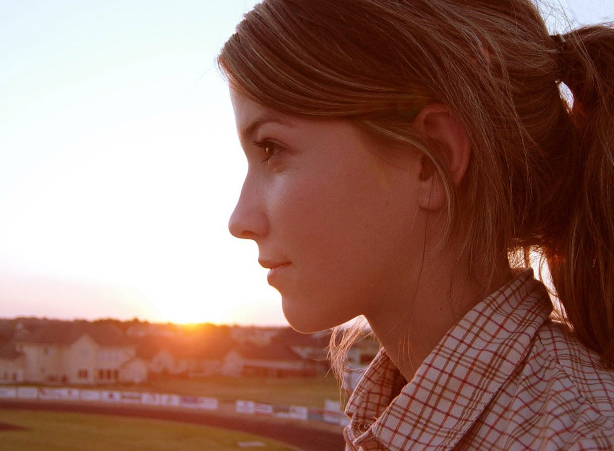 Woman in profile looking at the sunset HD Wallpaper
