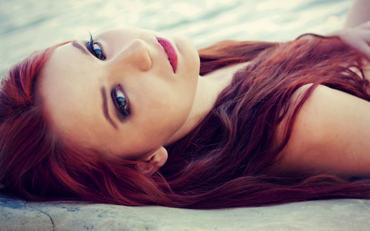 Woman with red hair lying down HD Wallpaper