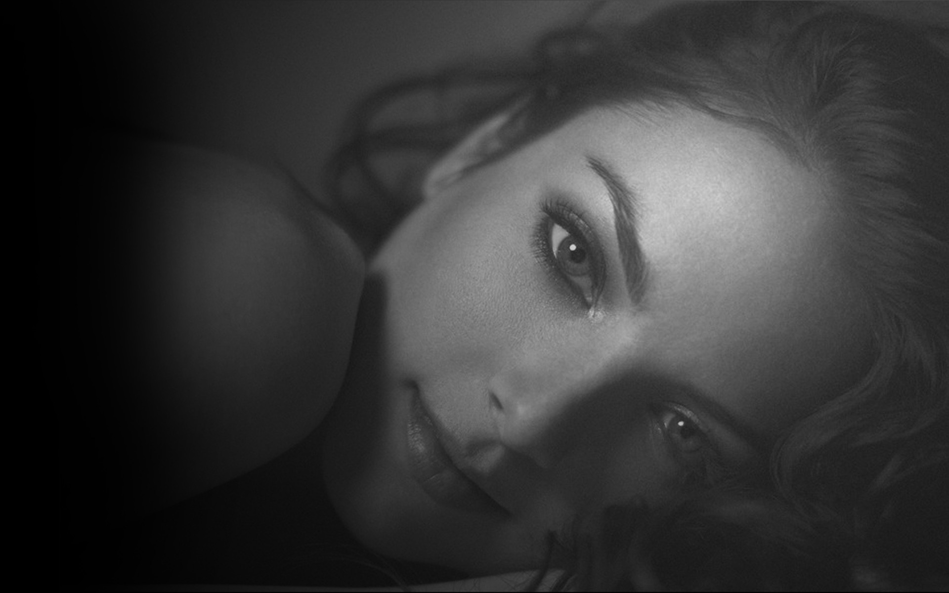 Monochrome portrait of a woman HD Wallpaper