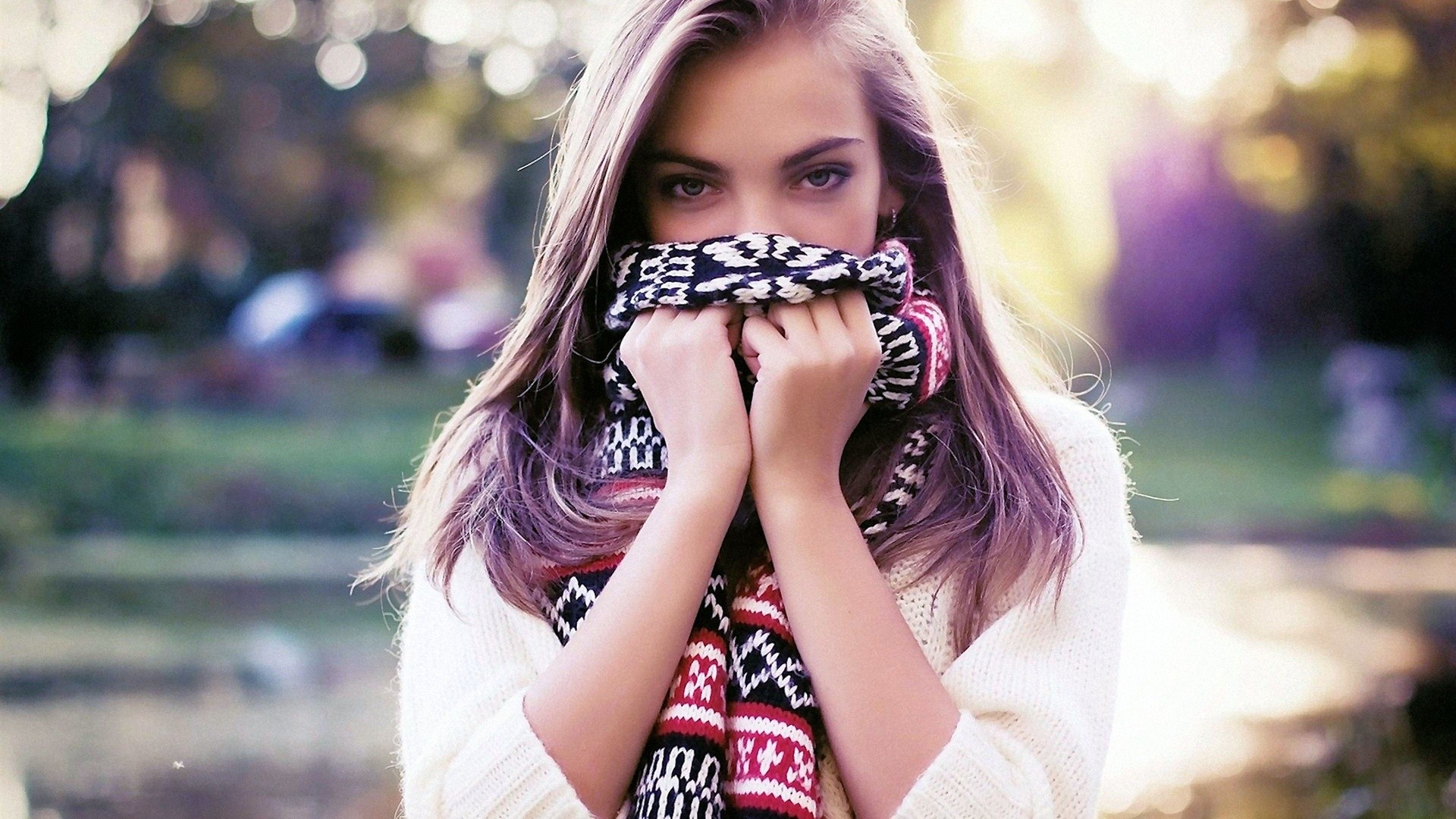 Woman wearing a scarf outdoors HD Wallpaper