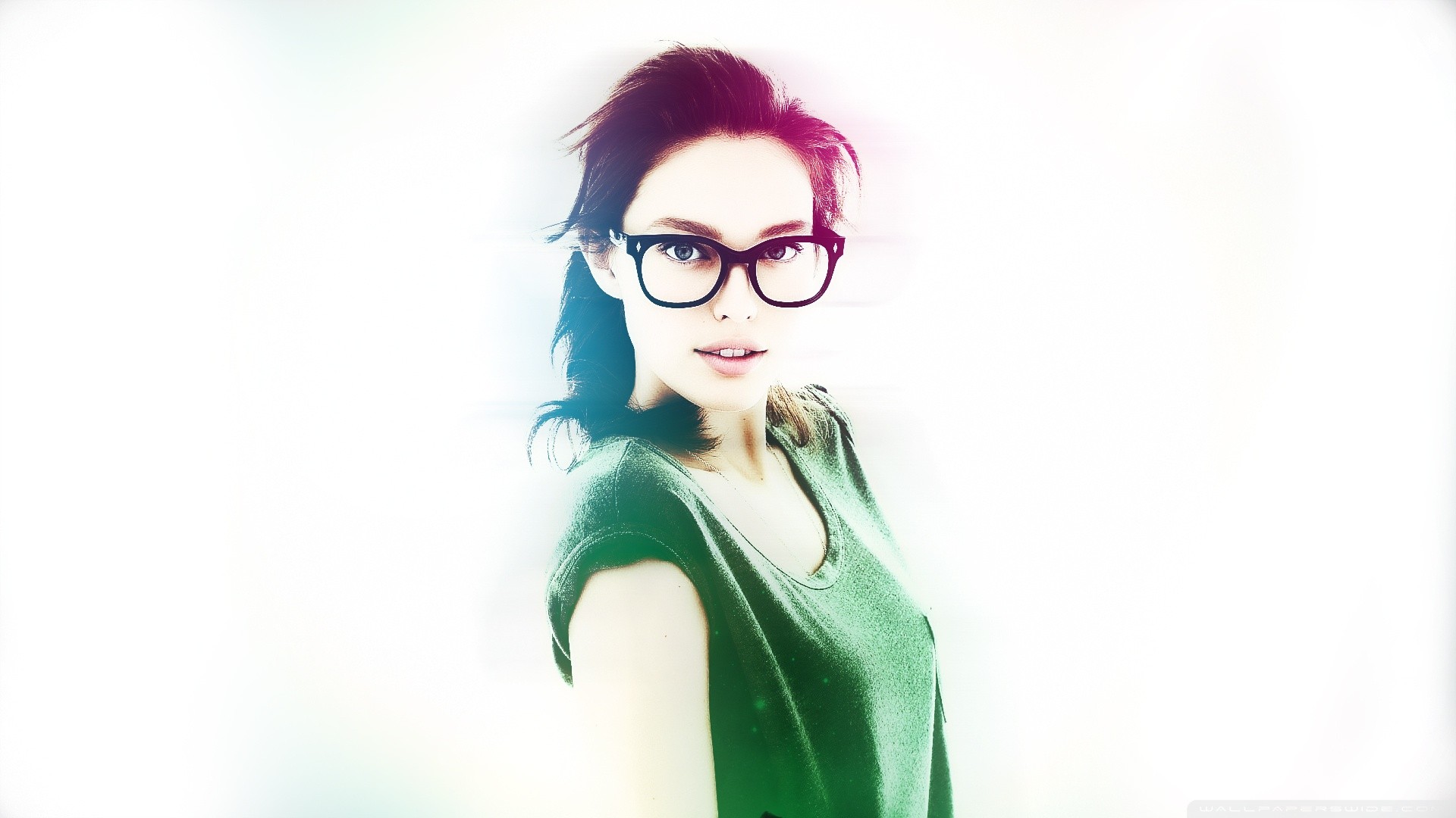 Woman with glasses wearing a green shirt HD Wallpaper