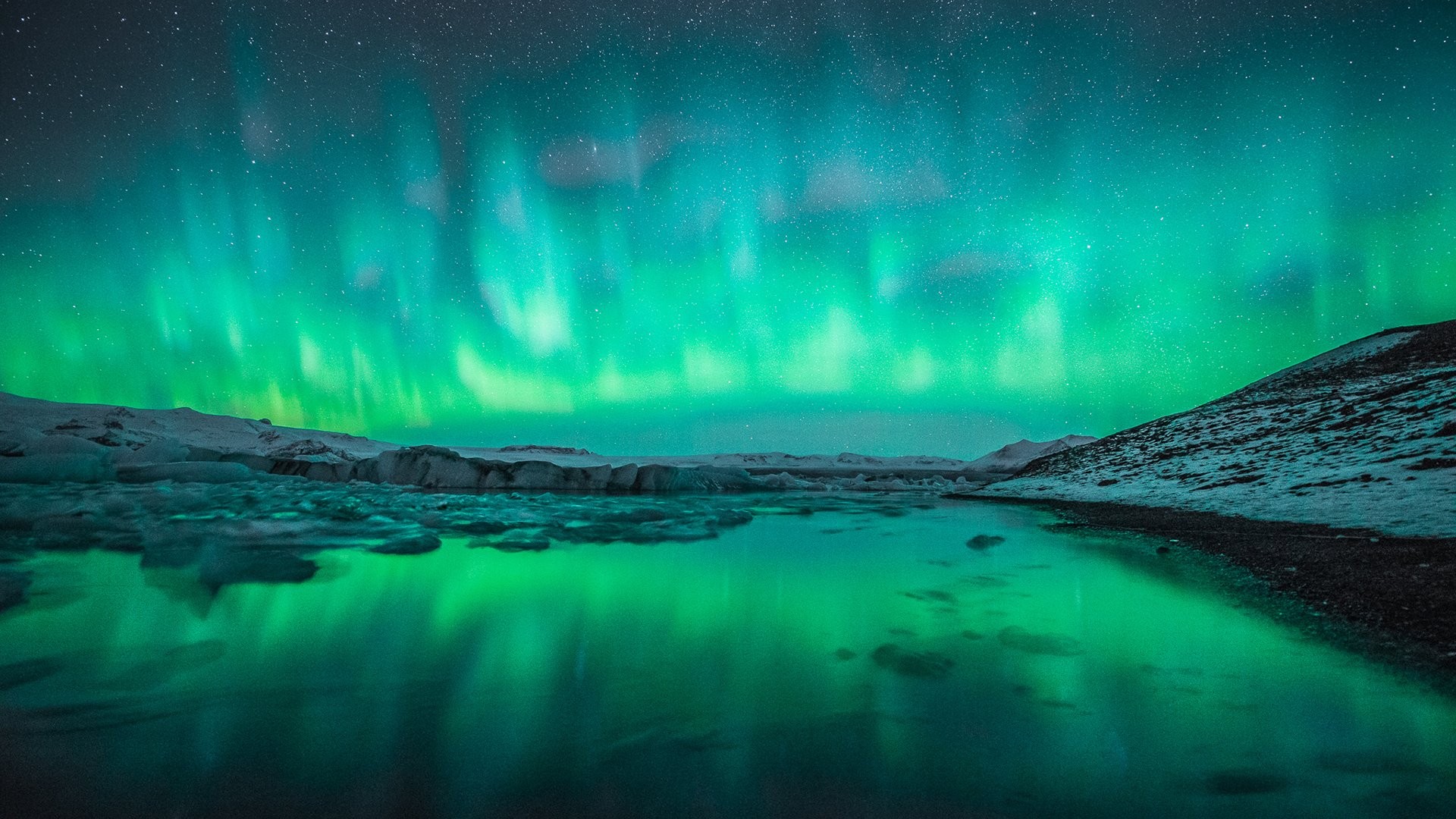 Aurora Borealis over icy lake HD Wallpaper