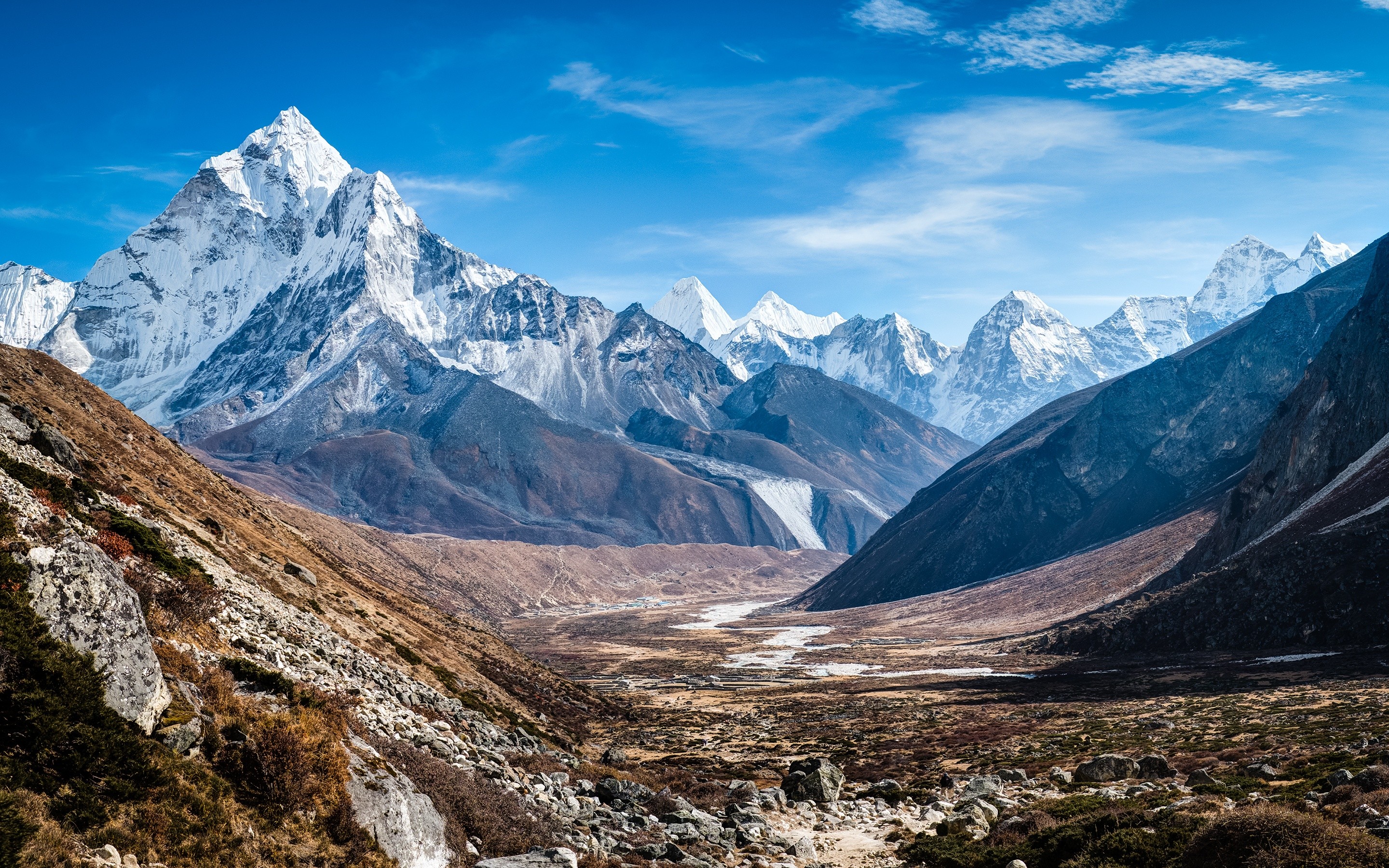 Ama Dablam and Himalayas mountain range HD Wallpaper