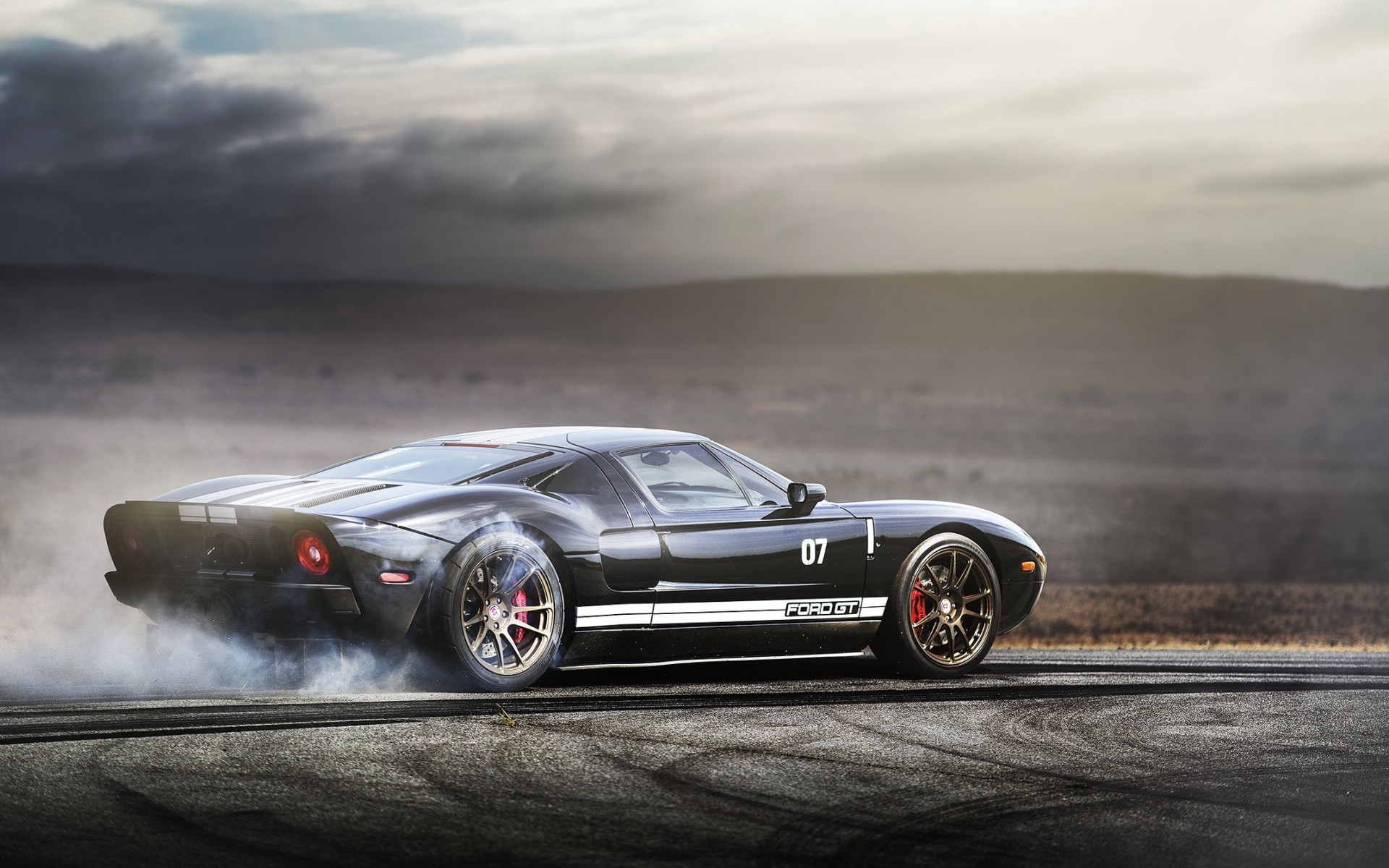 Black Ford GT doing a burnout HD Wallpaper