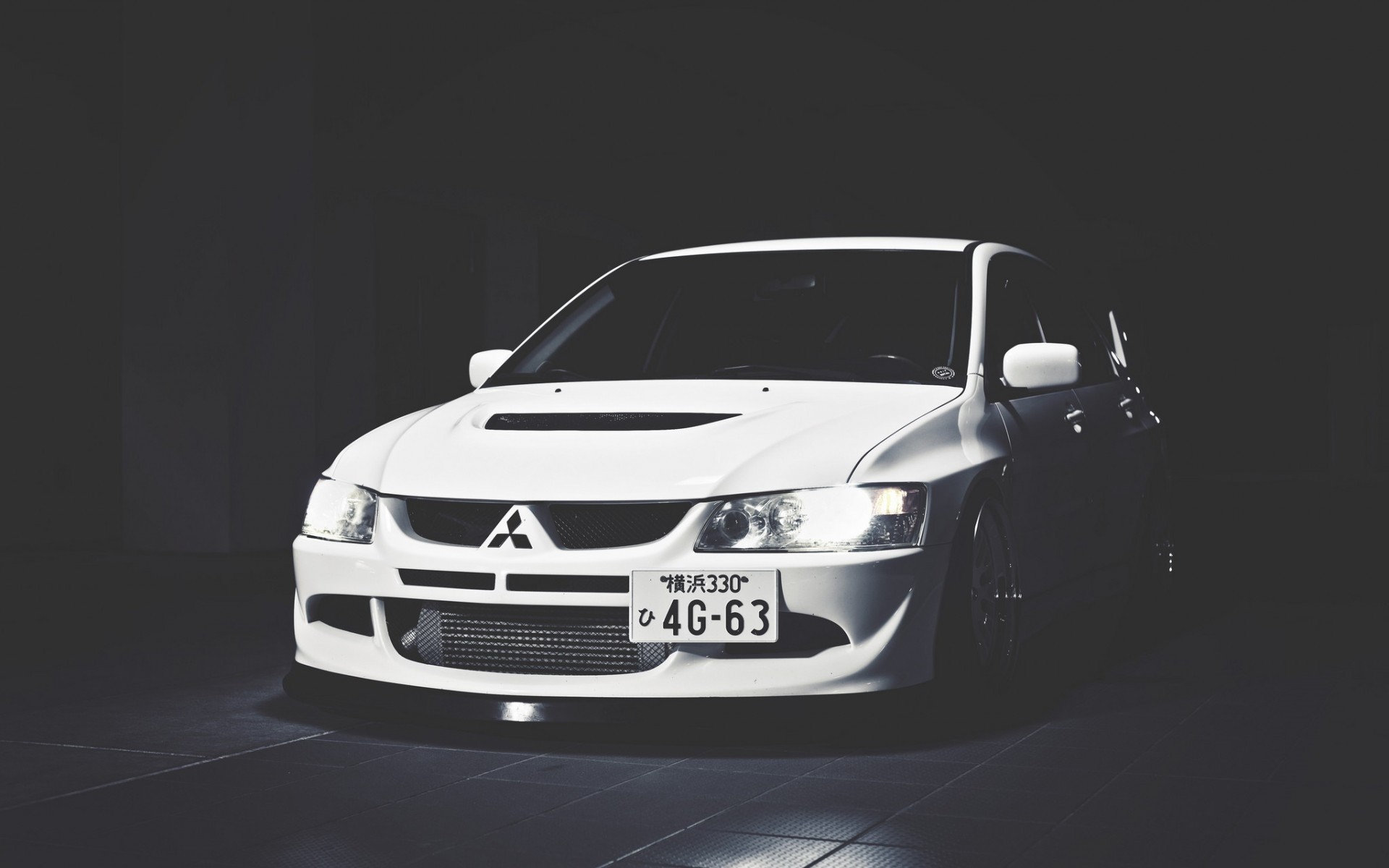 White Mitsubishi Lancer Evolution VIII HD Wallpaper