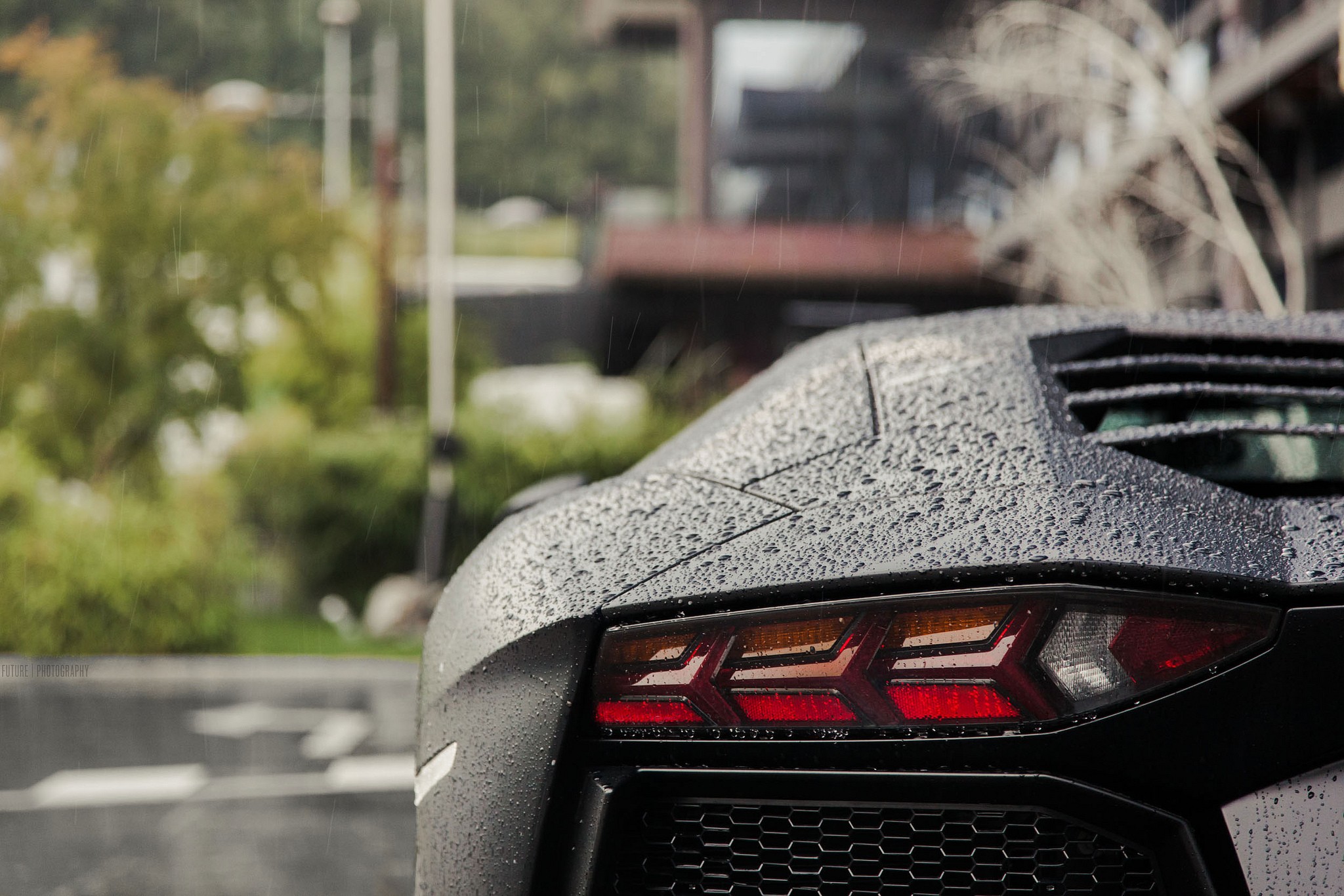 Lamborghini car in the rain HD Wallpaper