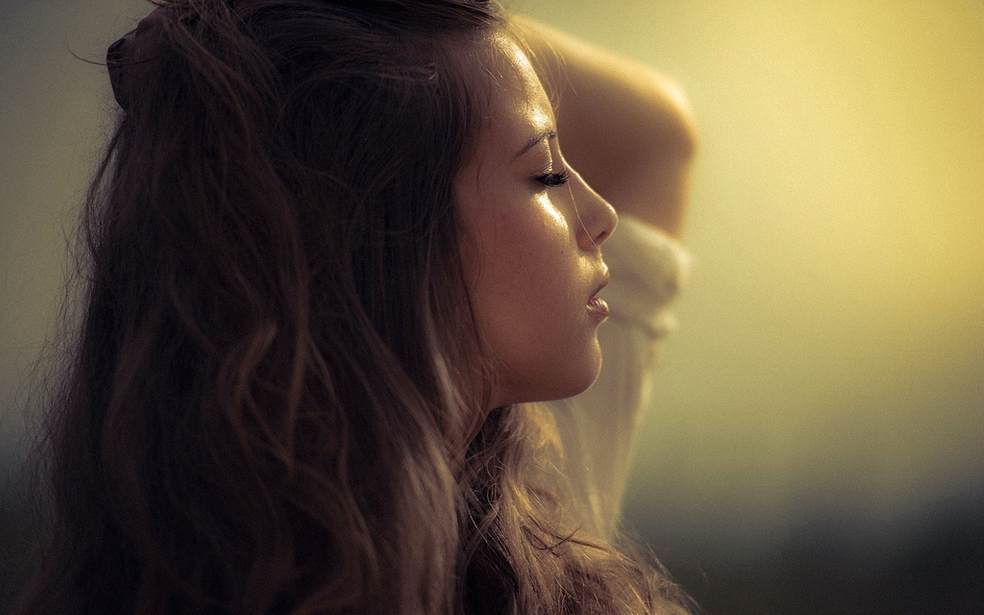 Woman in profile with sunlight on her face HD Wallpaper