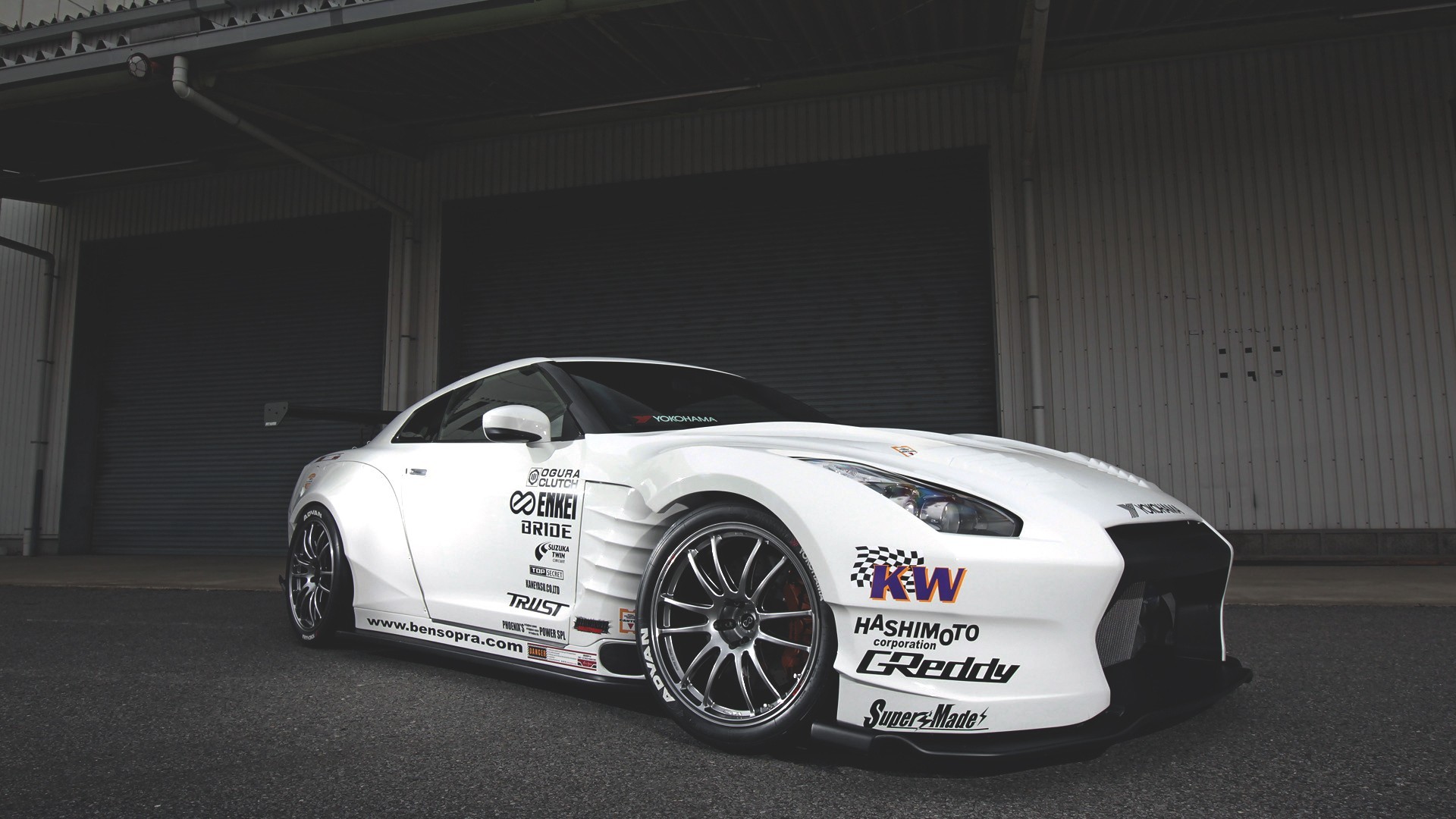White Nissan GT-R R35 with racing decals HD Wallpaper