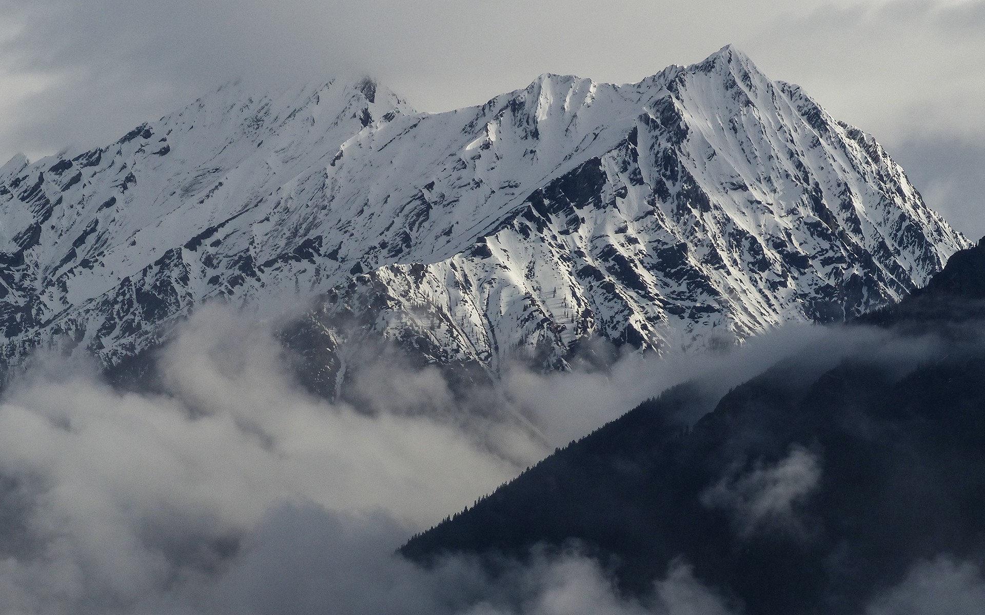 Snow-covered mountains shrouded in clouds HD Wallpaper