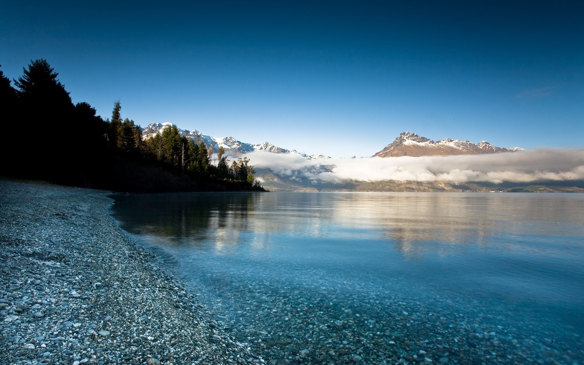 Lake with mountains and clouds in New Zealand HD Wallpaper