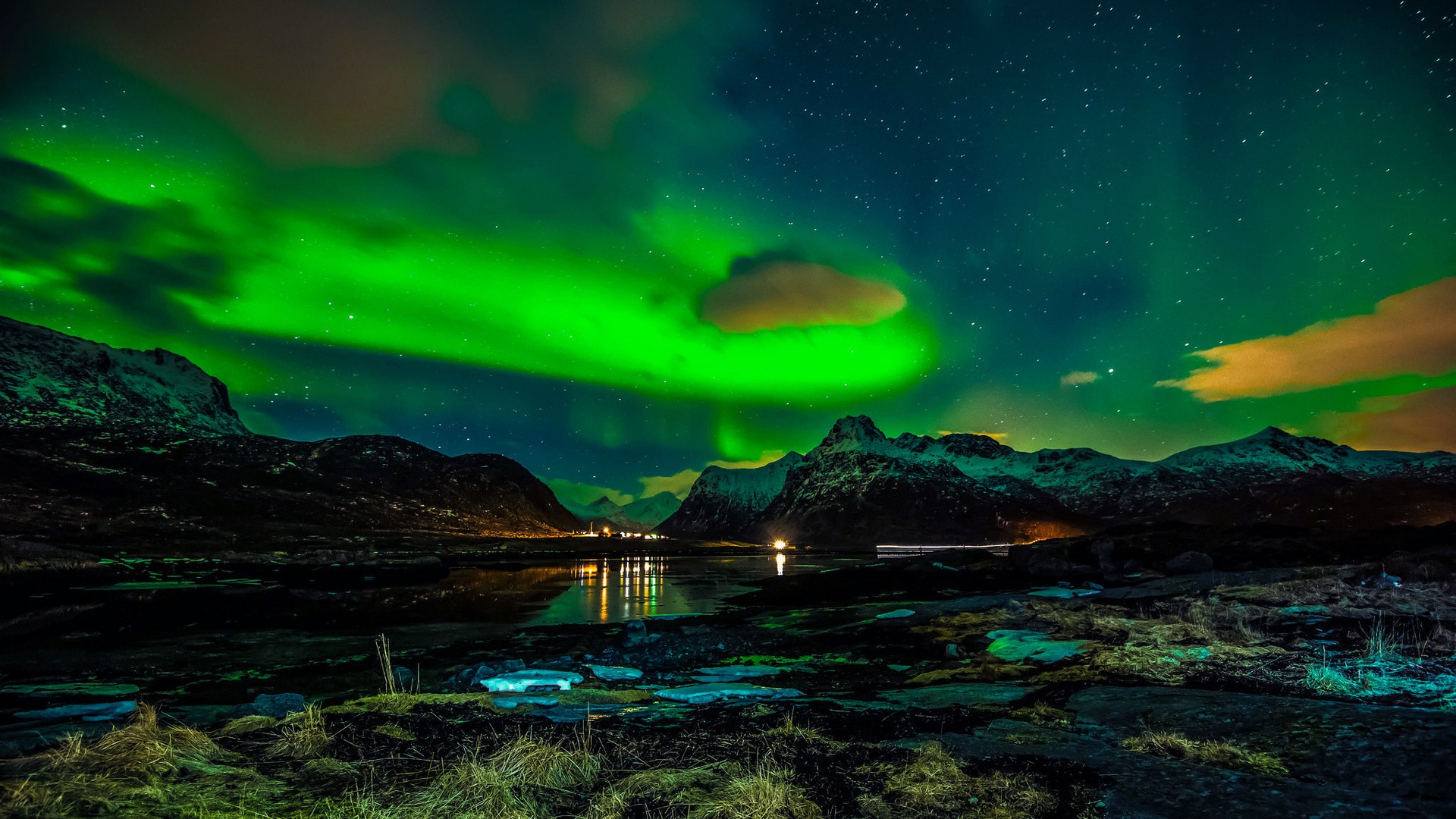 Aurora Borealis over mountains and lake HD Wallpaper