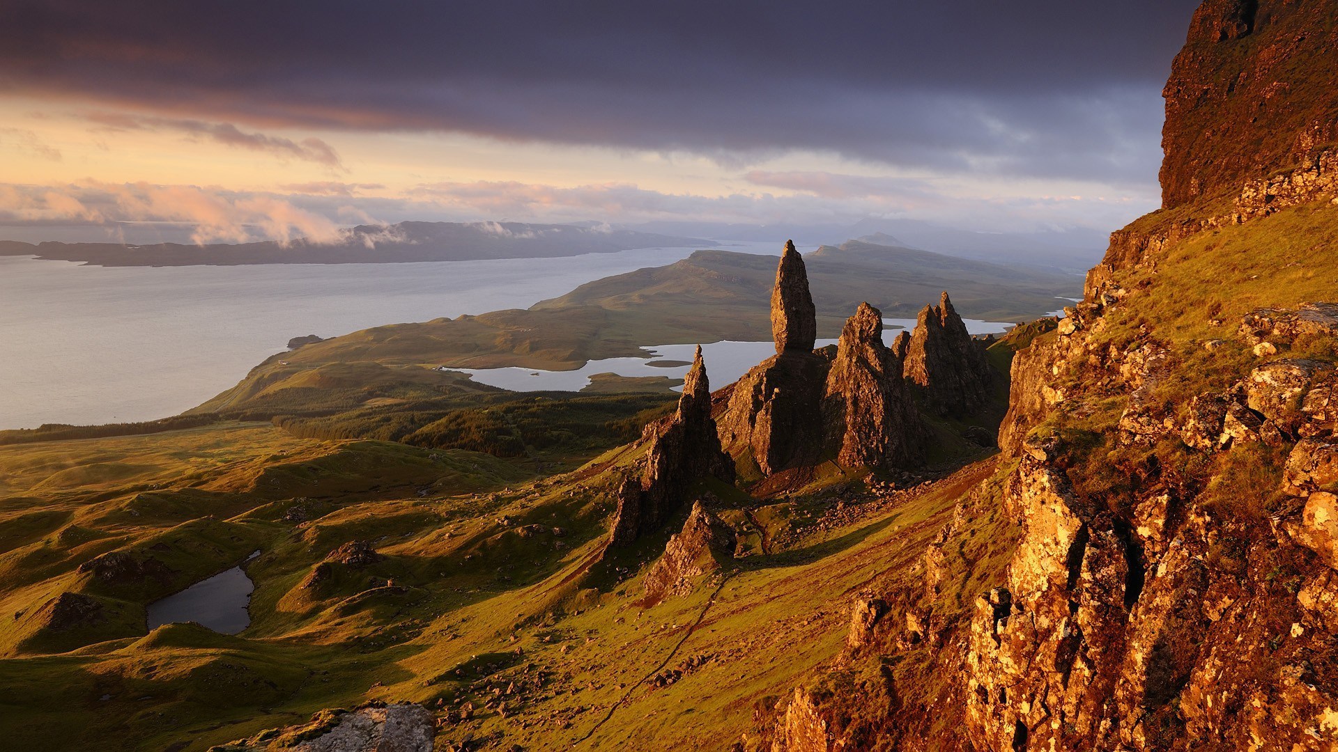 The Old Man of Storr, Isle of Skye, Scotland HD Wallpaper