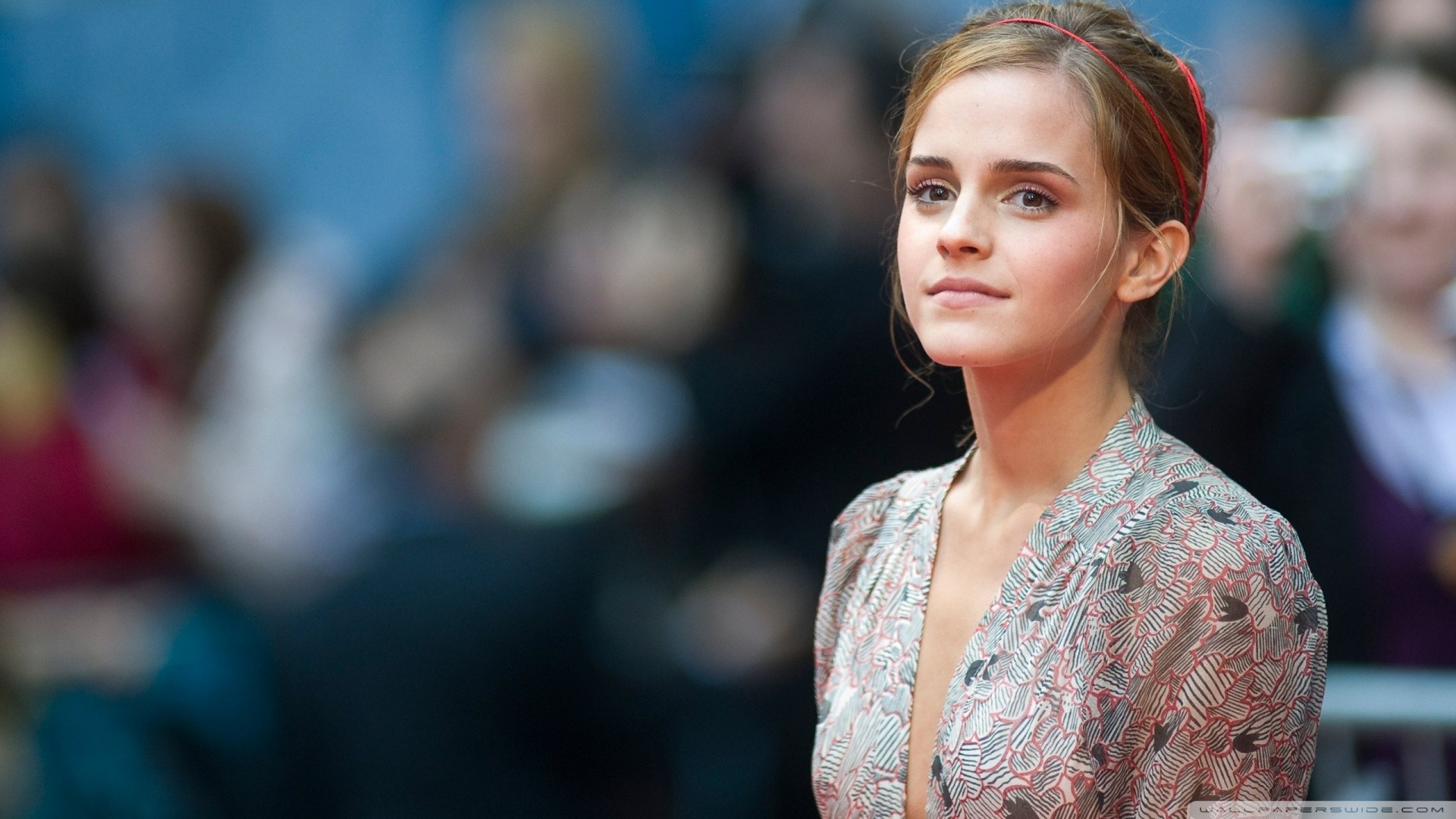 Emma Watson on a Red Carpet HD Wallpaper