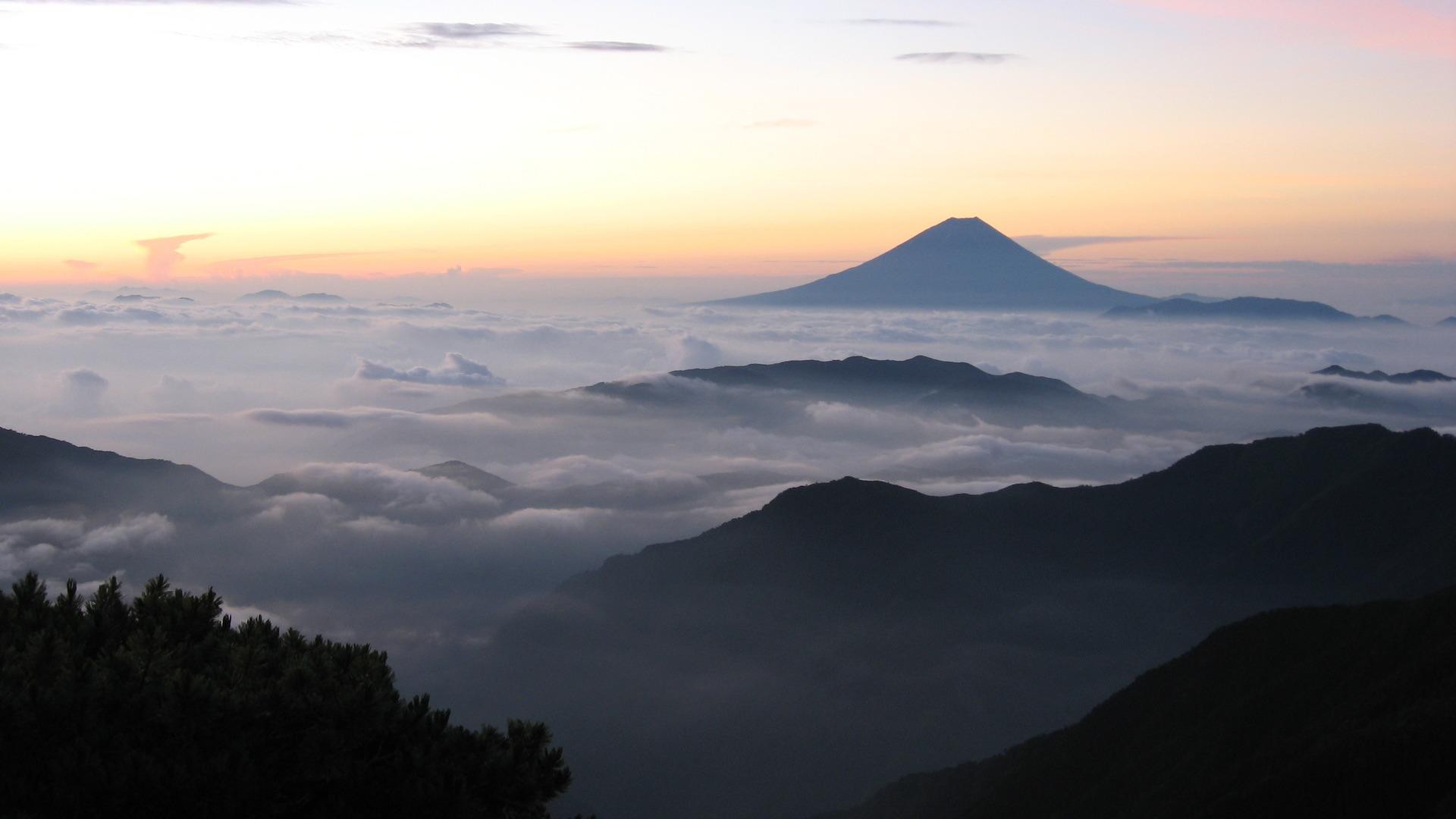Mount Fuji above clouds at sunrise, Japan HD Wallpaper
