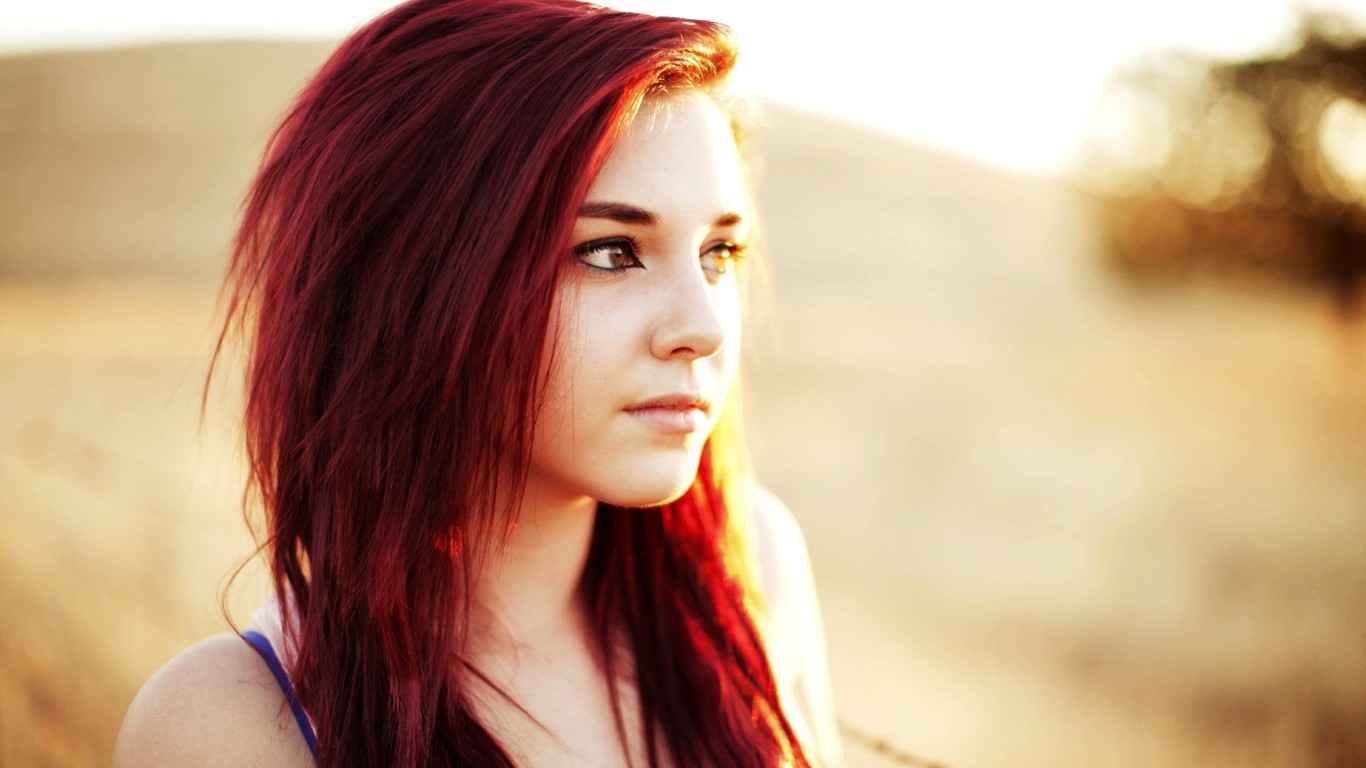Redhead woman looking away in sunlight HD Wallpaper