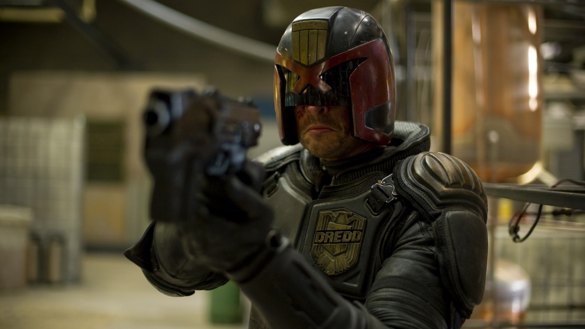 Judge Dredd holding a gun HD Wallpaper