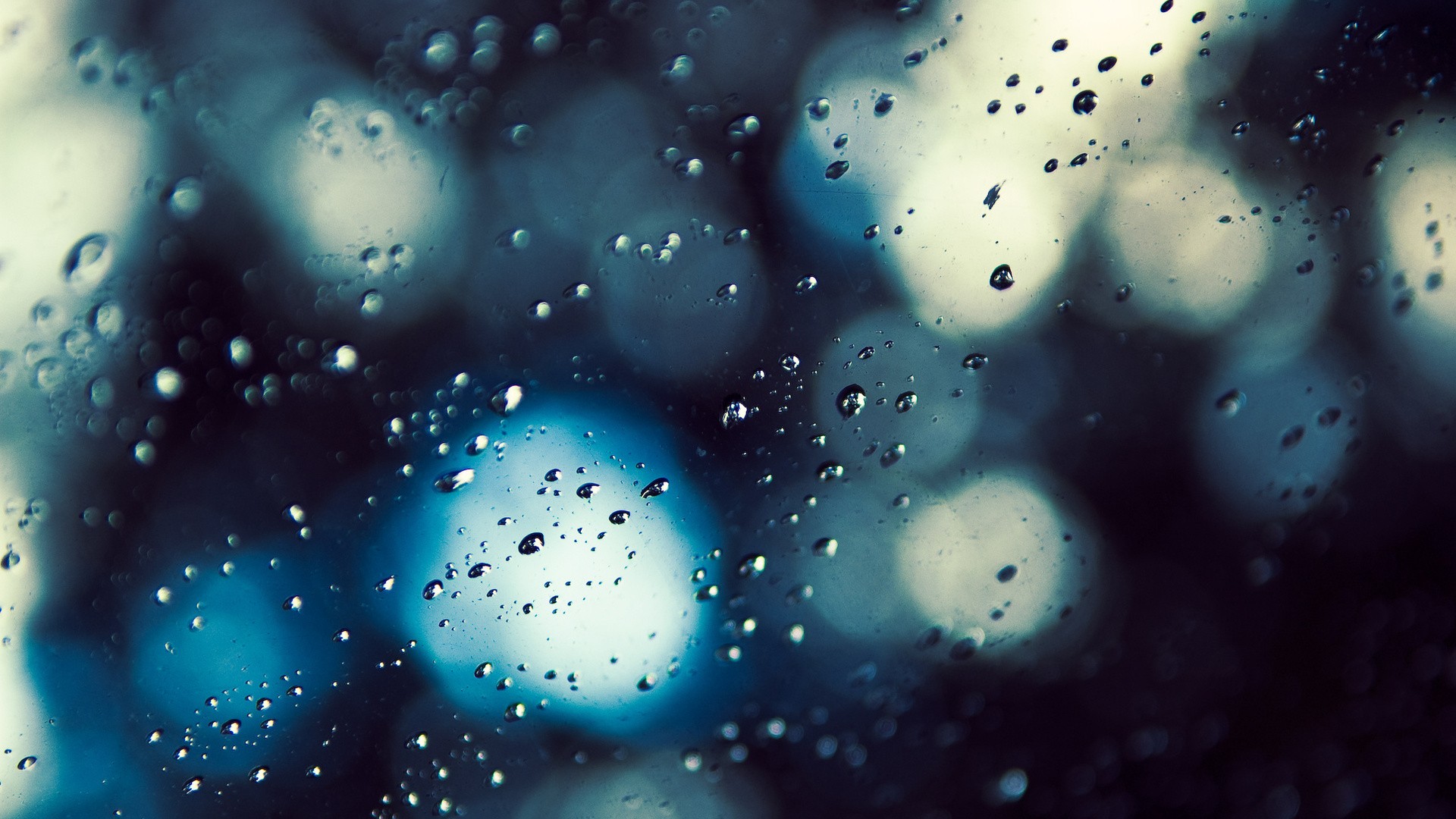 Blue bokeh with water drops on glass HD Wallpaper