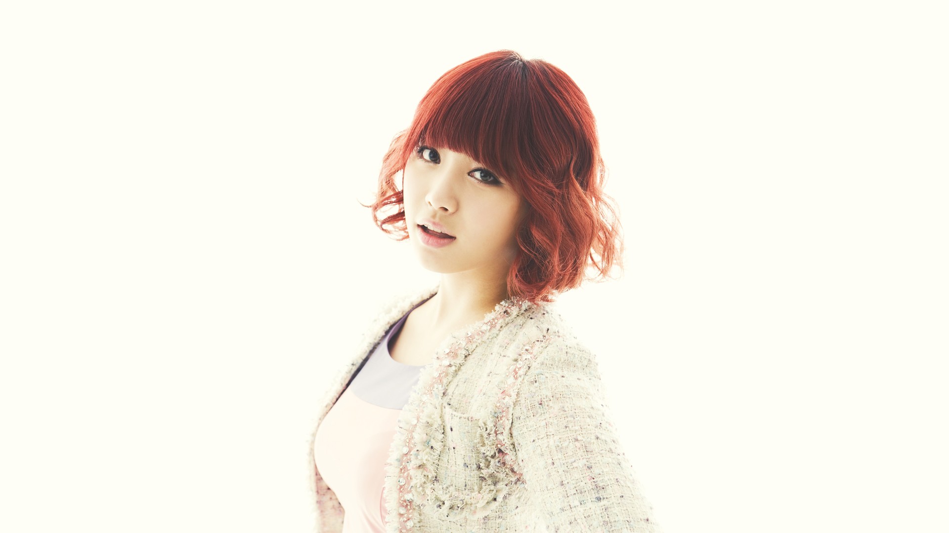 Kim Yura in a textured jacket HD Wallpaper