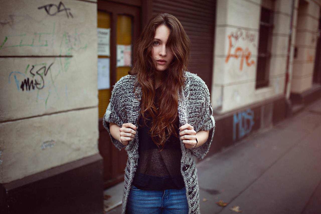 Janina Knopf in jeans and sweater outdoors HD Wallpaper