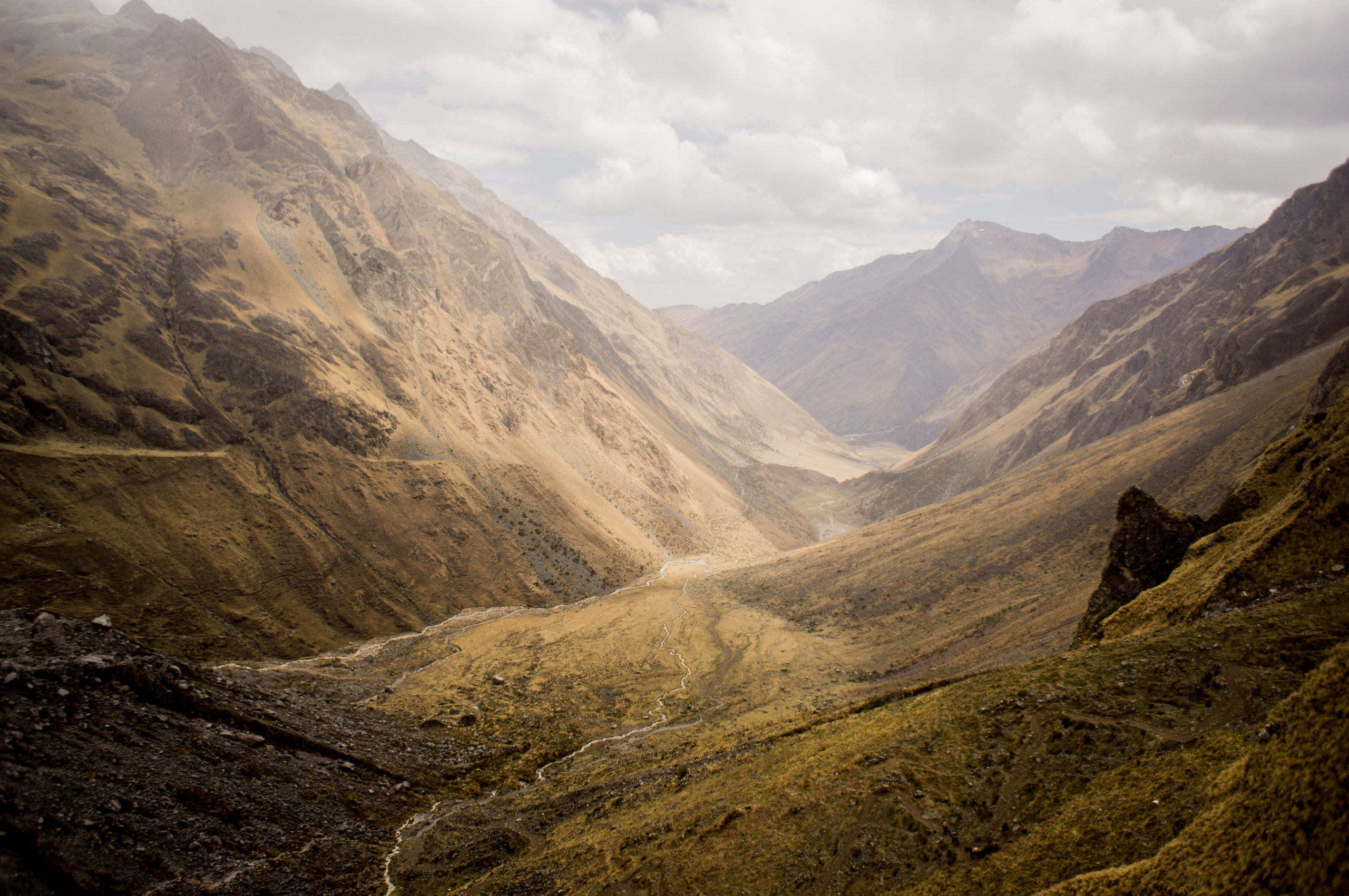 Vast mountain valley with a winding river HD Wallpaper
