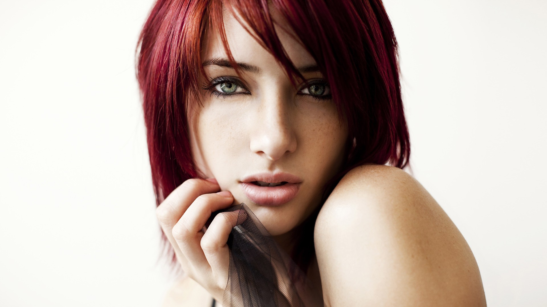 Susan Coffey with red hair HD Wallpaper