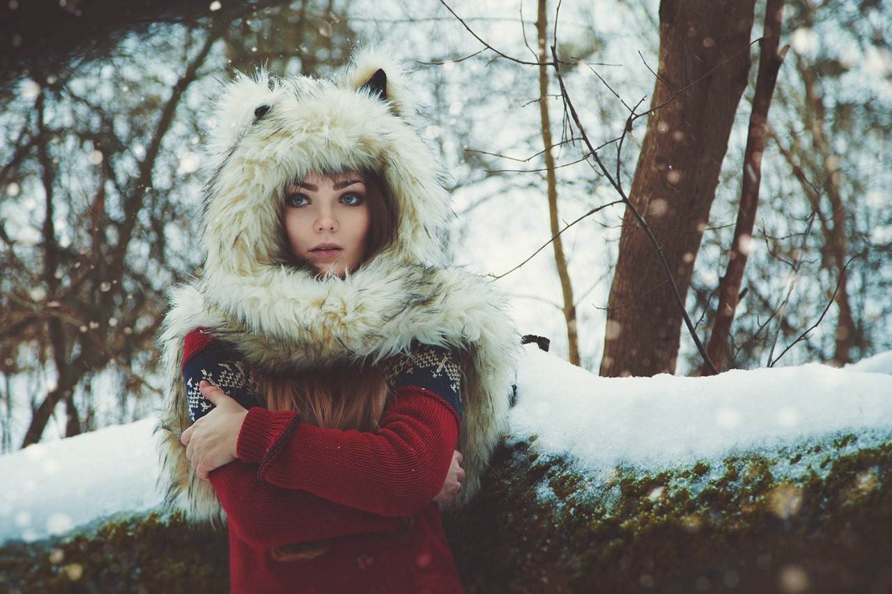 Woman in a furry hood in a snowy forest HD Wallpaper