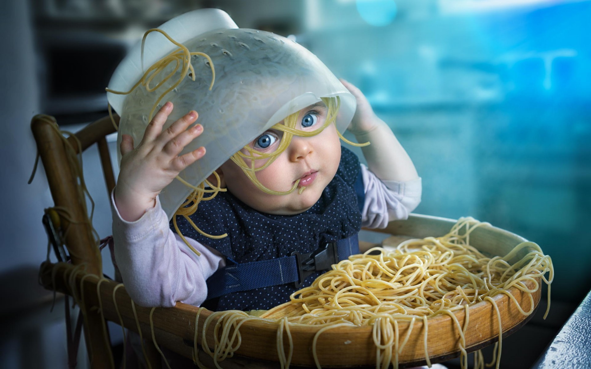 Baby wearing a colander full of spaghetti HD Wallpaper