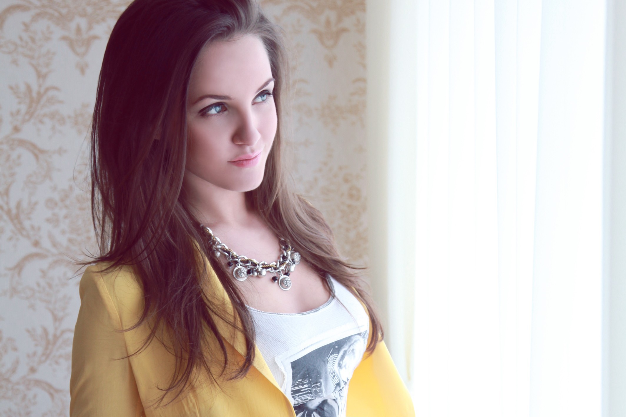 Woman with blue eyes and brunette hair wearing a necklace HD Wallpaper