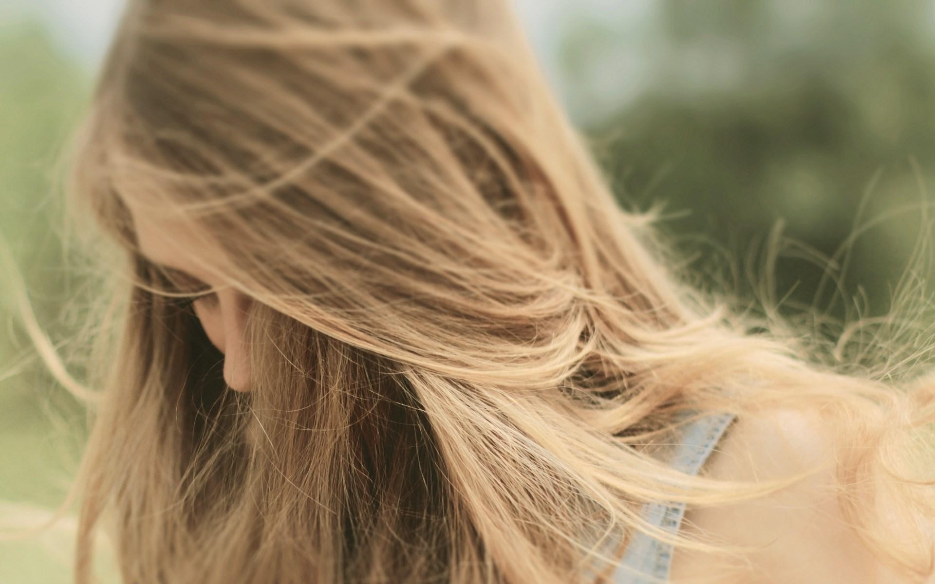 Woman with long blonde hair outdoors HD Wallpaper