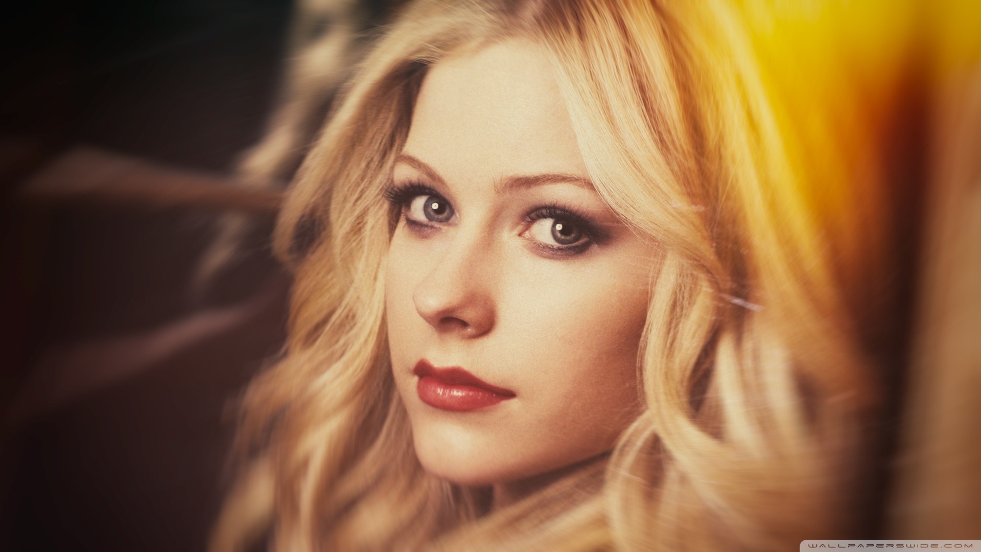 Avril Lavigne close-up portrait HD Wallpaper