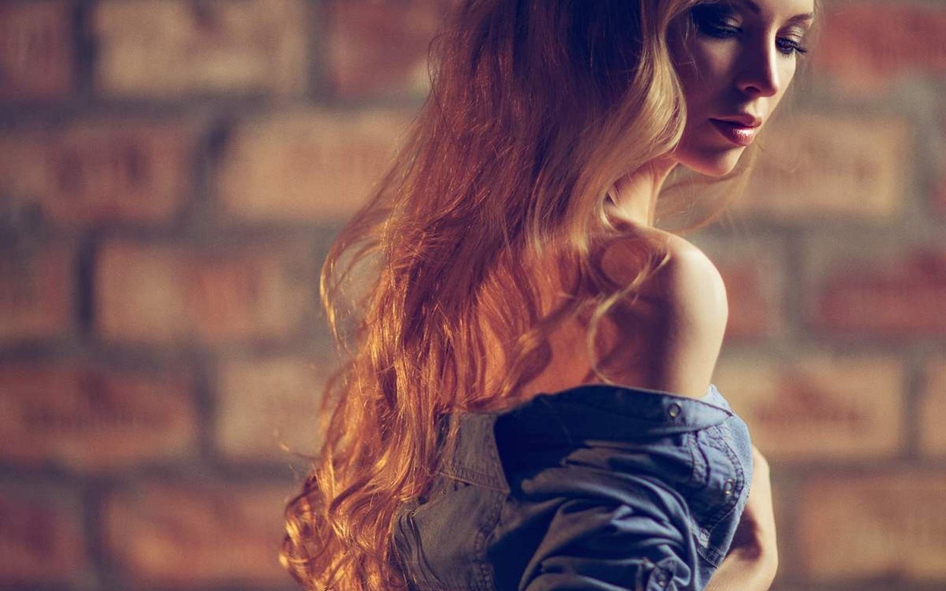 Woman with long blonde hair wearing a denim shirt HD Wallpaper