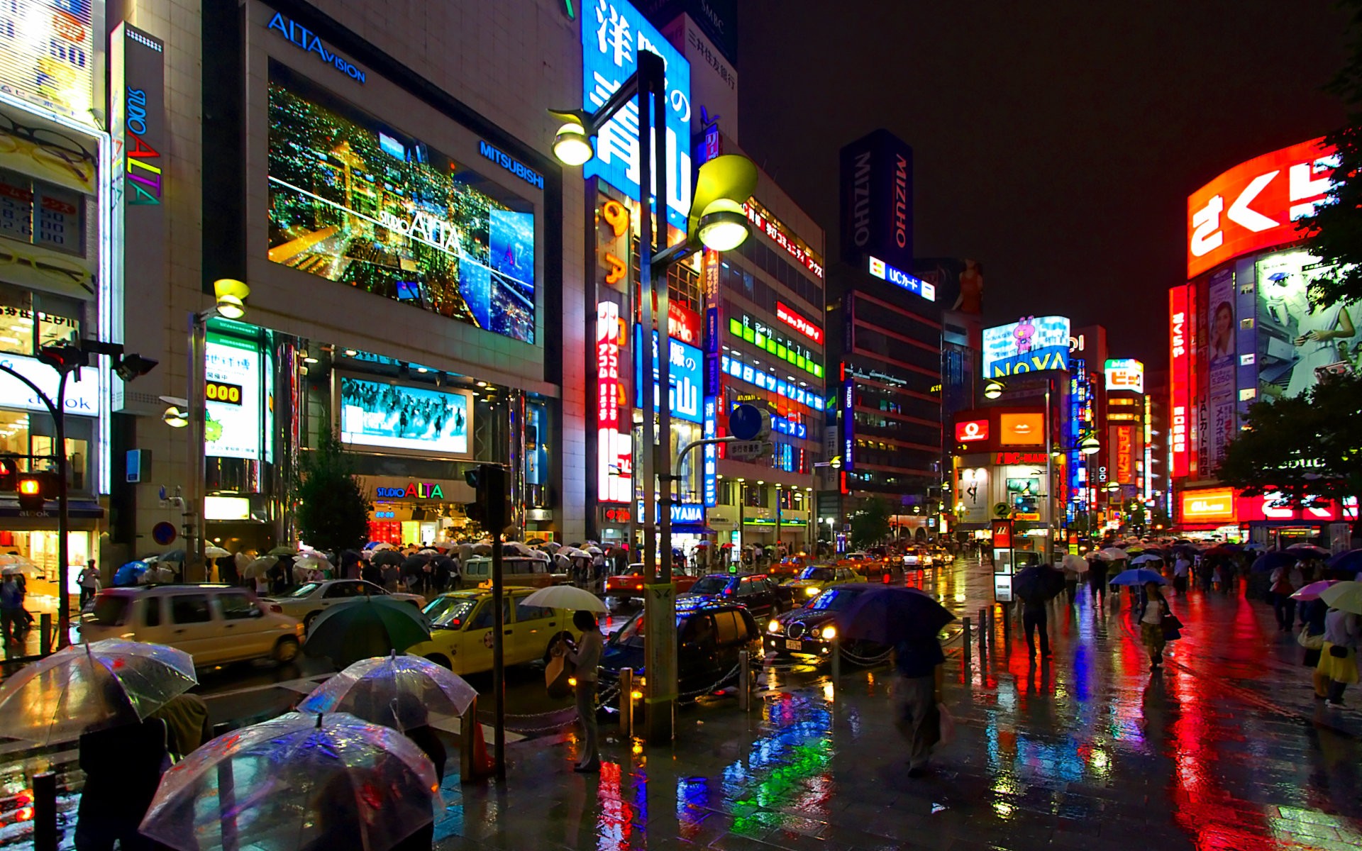 Shibuya Crossing at night in Tokyo, Japan HD Wallpaper