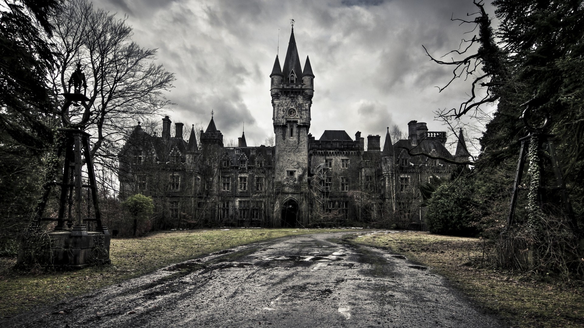 Chateau Miranda in Belgium under cloudy skies HD Wallpaper