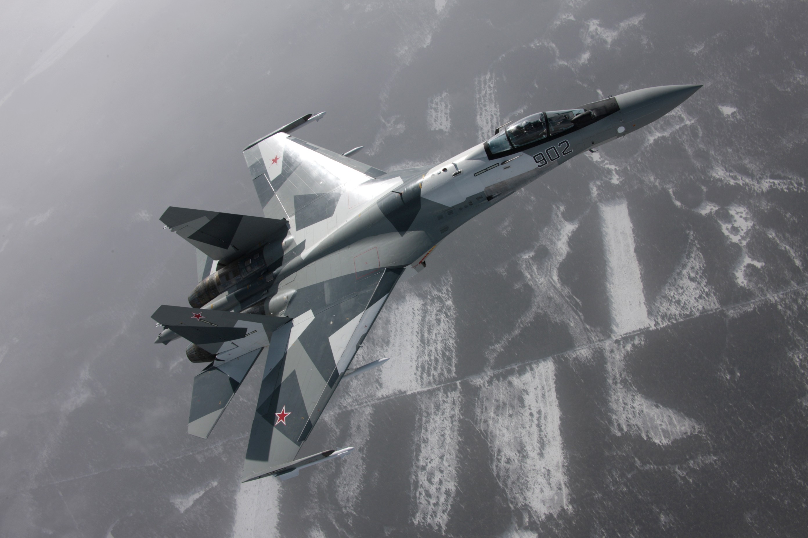 Russian Su-27 jet fighter in flight HD Wallpaper