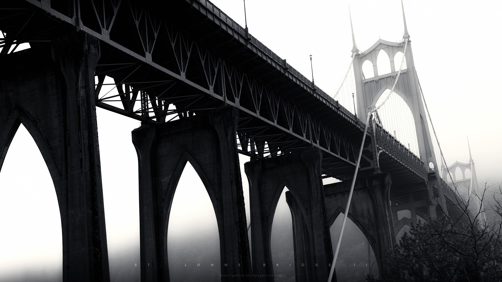 St. Johns Bridge in Portland, Oregon on a foggy day HD Wallpaper