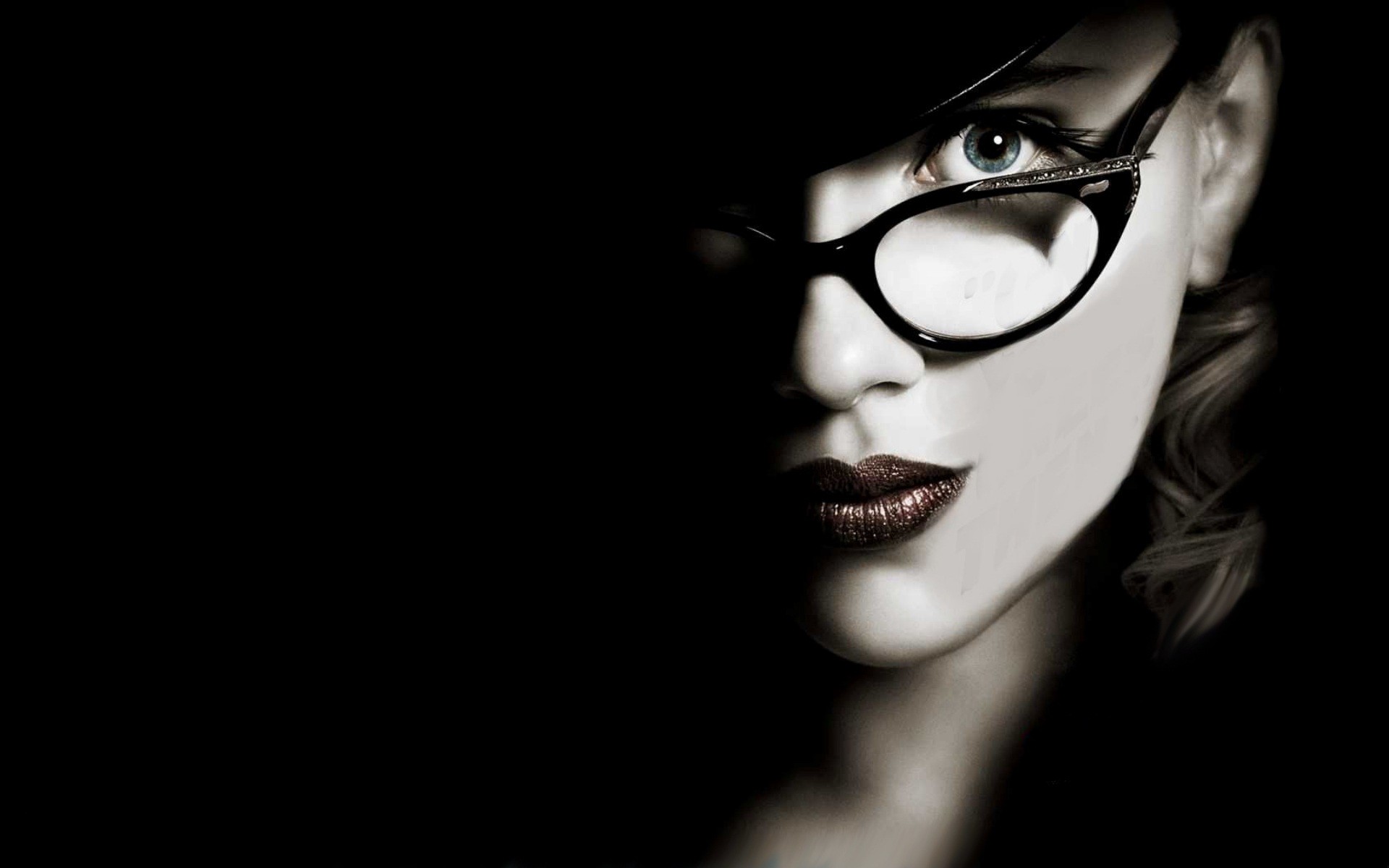 Scarlett Johansson wearing glasses and a hat HD Wallpaper
