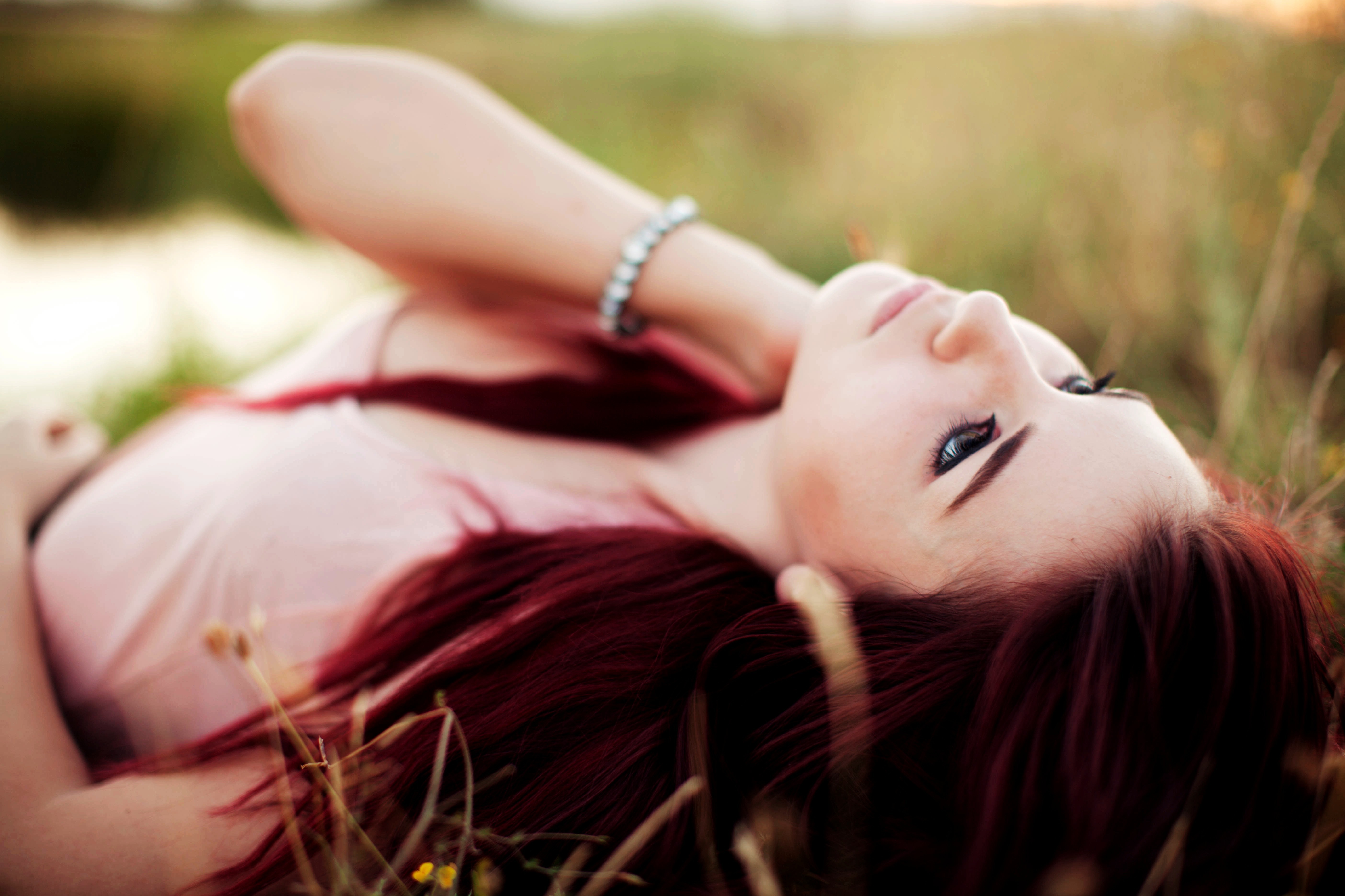 Tosha McCarter lying in grass looking up HD Wallpaper