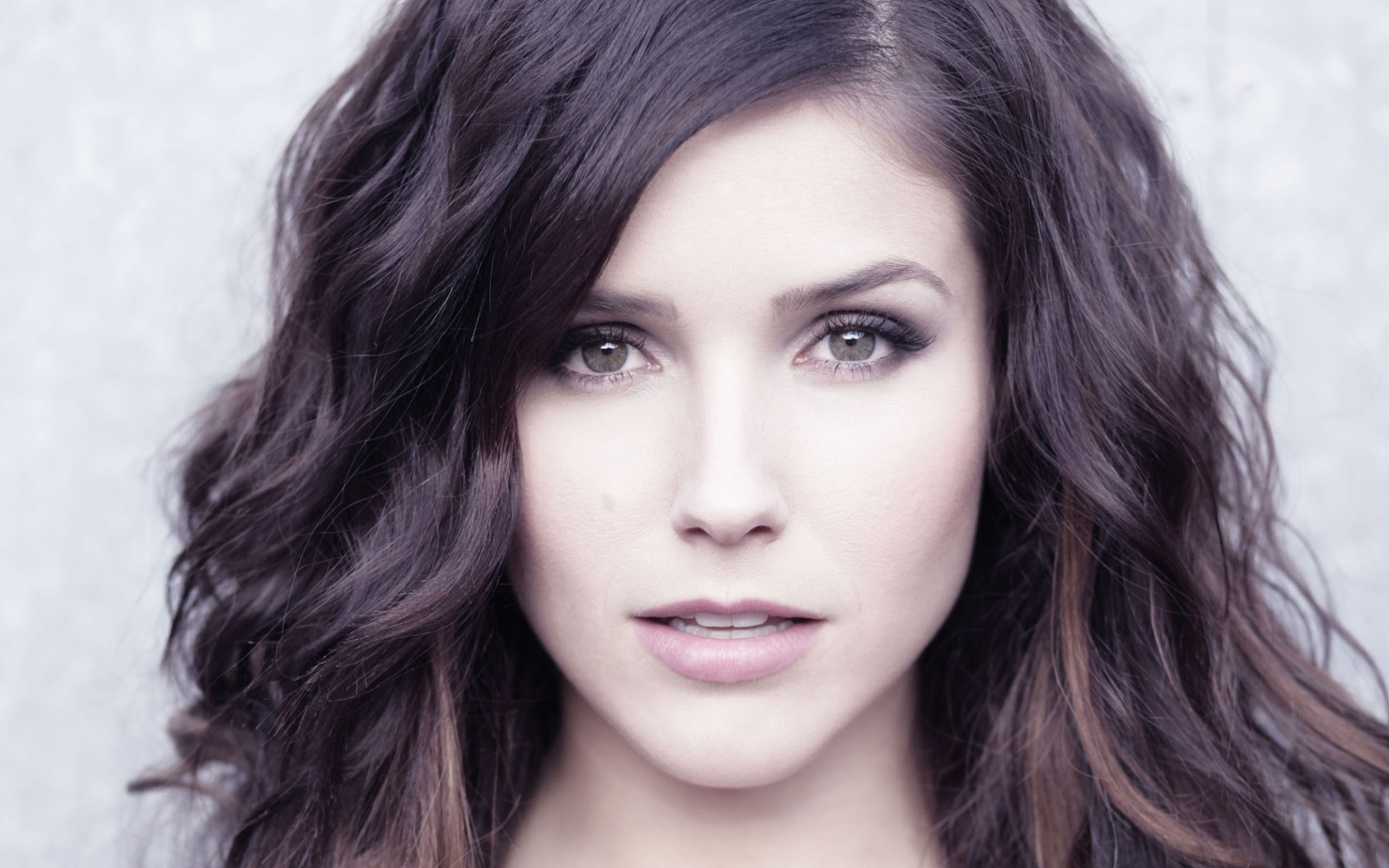 Sophia Bush Close-up Portrait HD Wallpaper