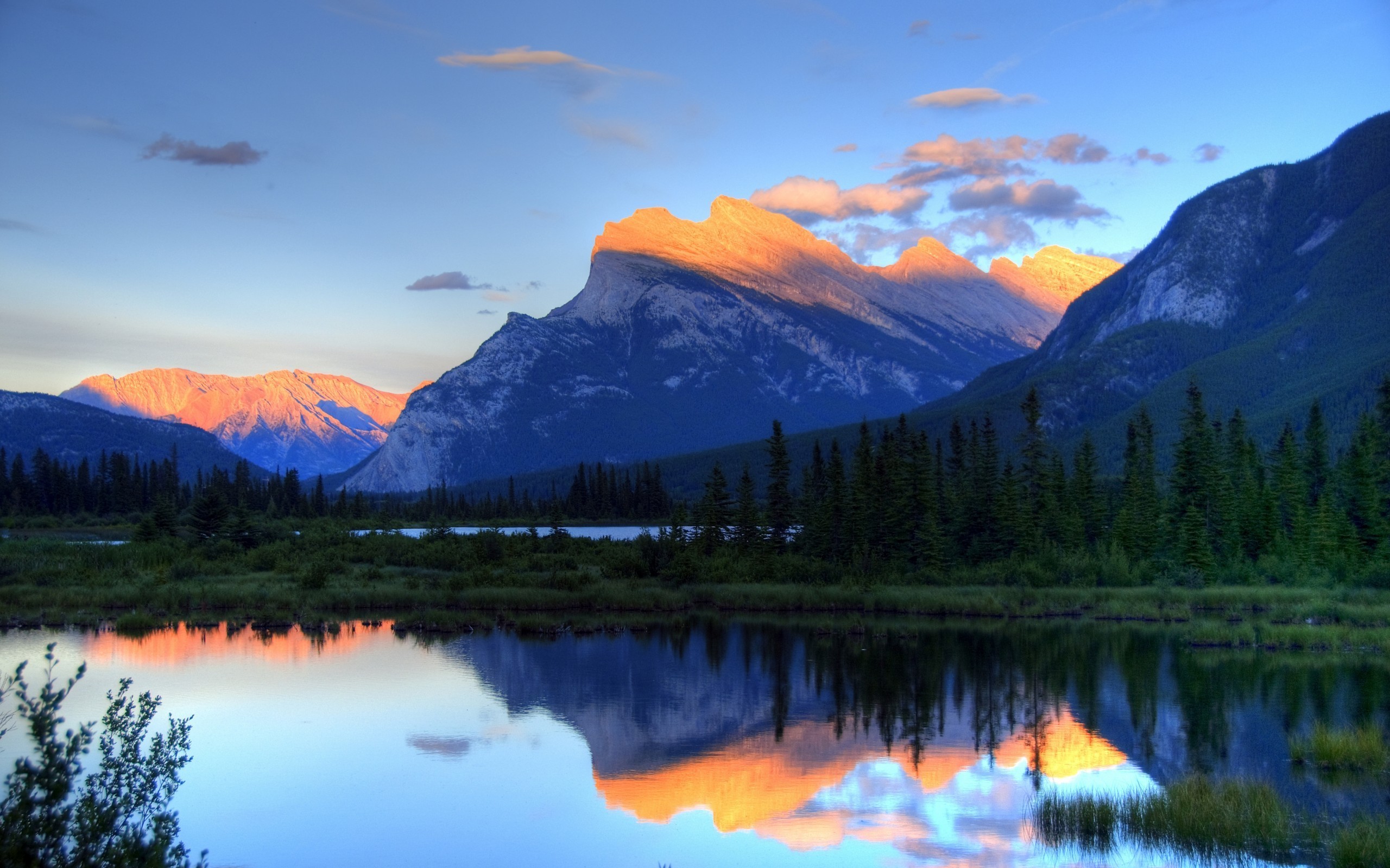 Mountains reflecting in a lake at sunset HD Wallpaper
